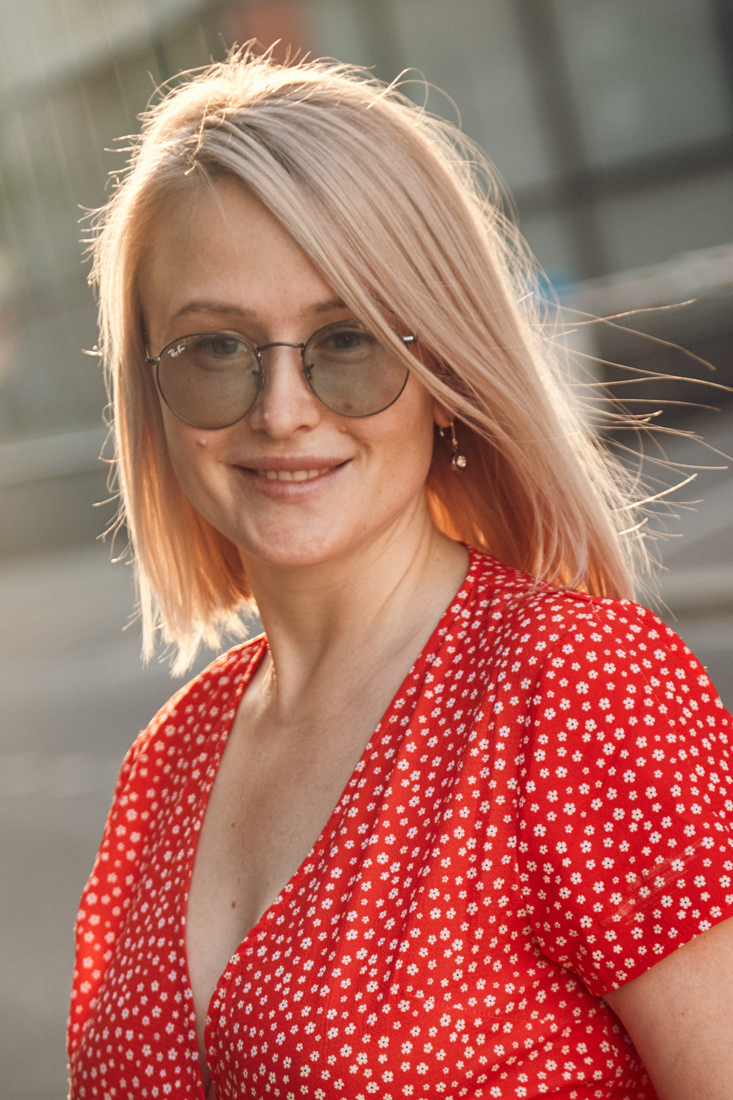 женский портрет летом на улице