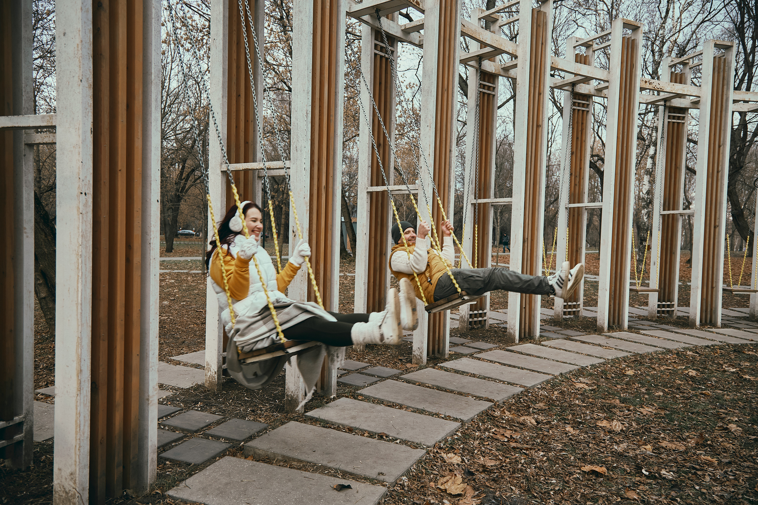 фотосессия с качелями в парке