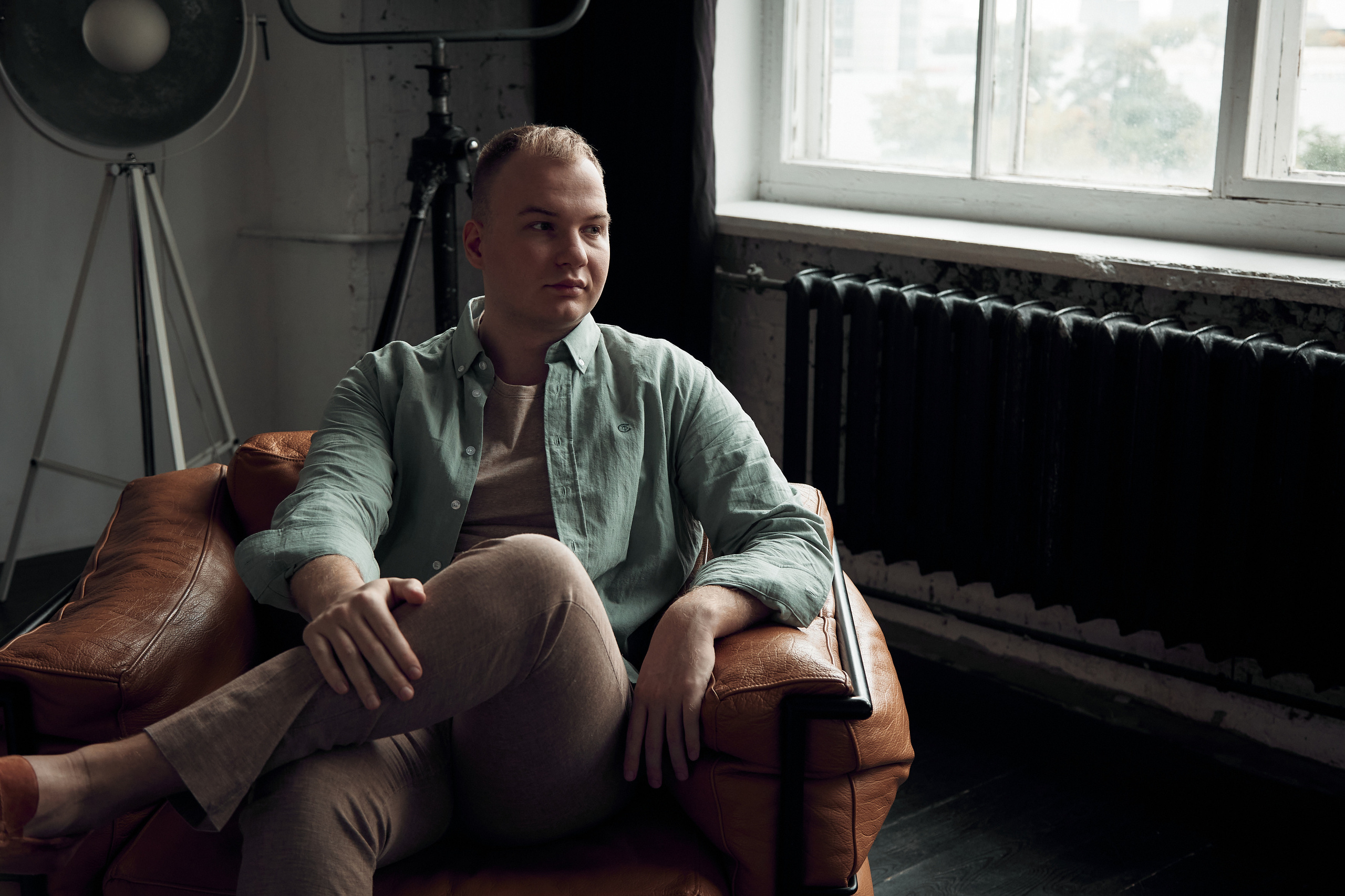 мужской студийный портрет