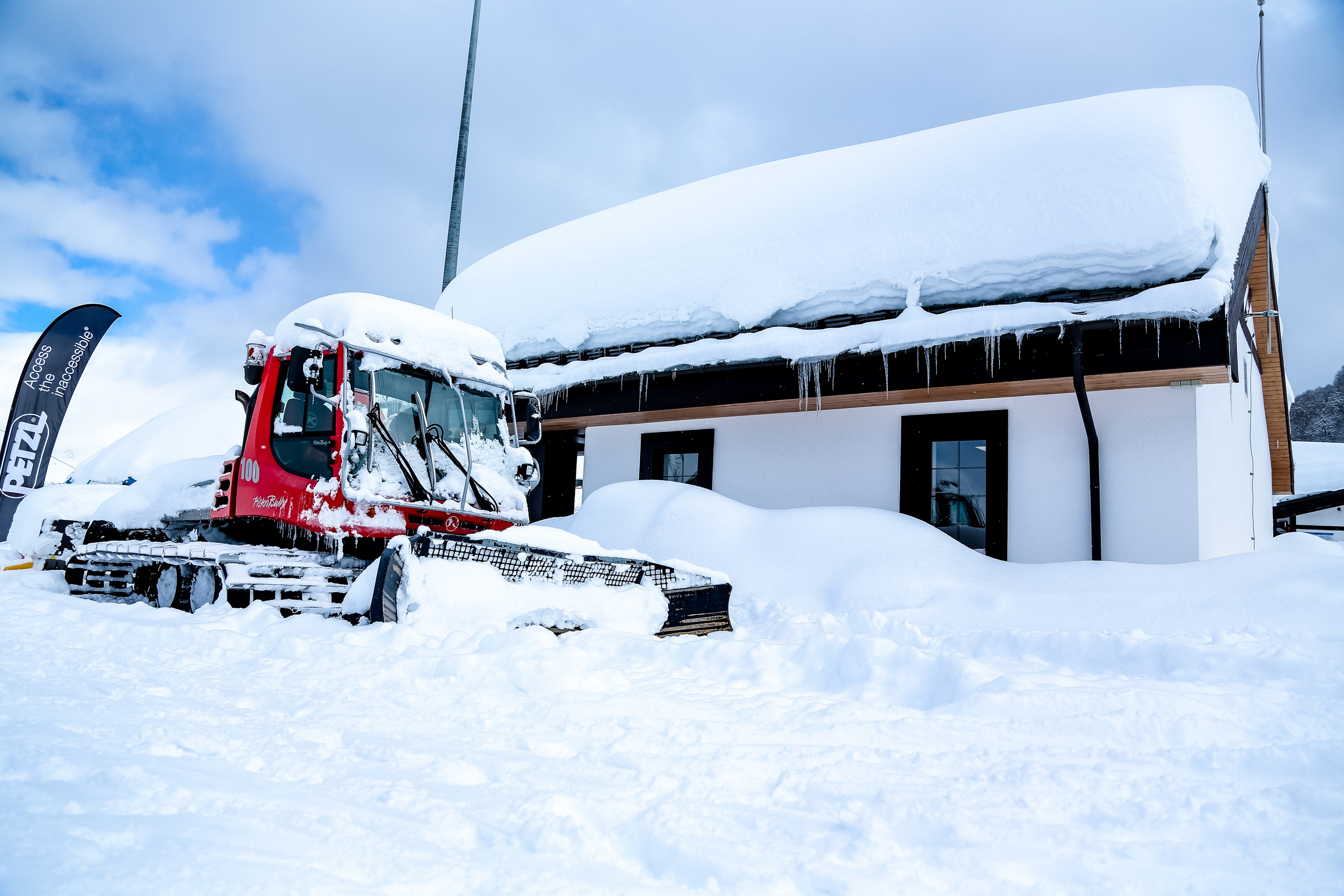 Зимний дом в горах