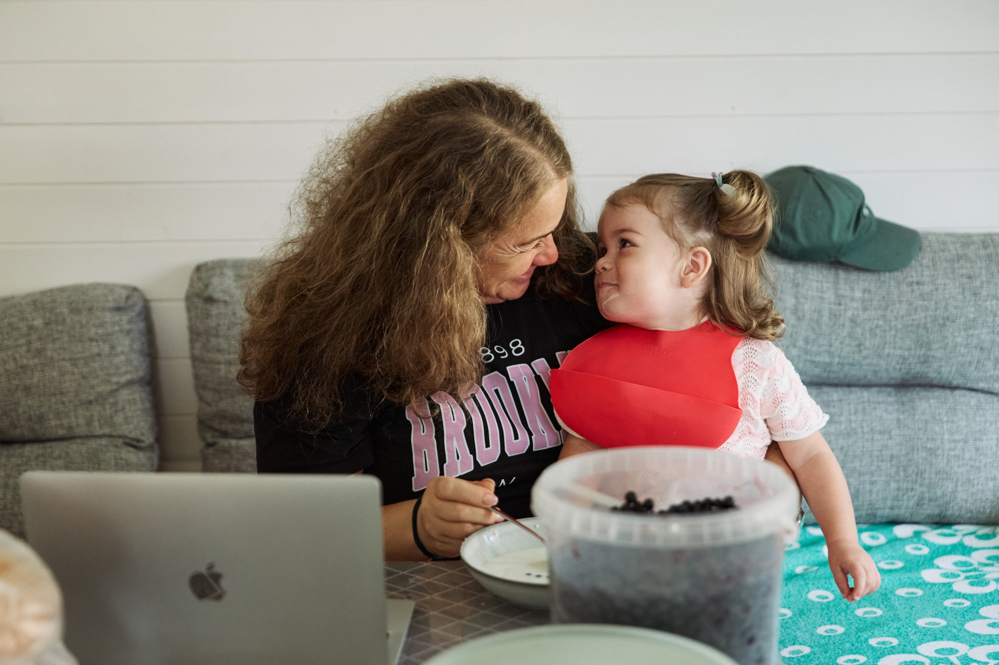 Фотограф на детский день рождения в Москве и Подмосковье: репортажная съемка живых эмоций на даче. Контентный и репортажный фотограф Виталий Кулешов | Москва