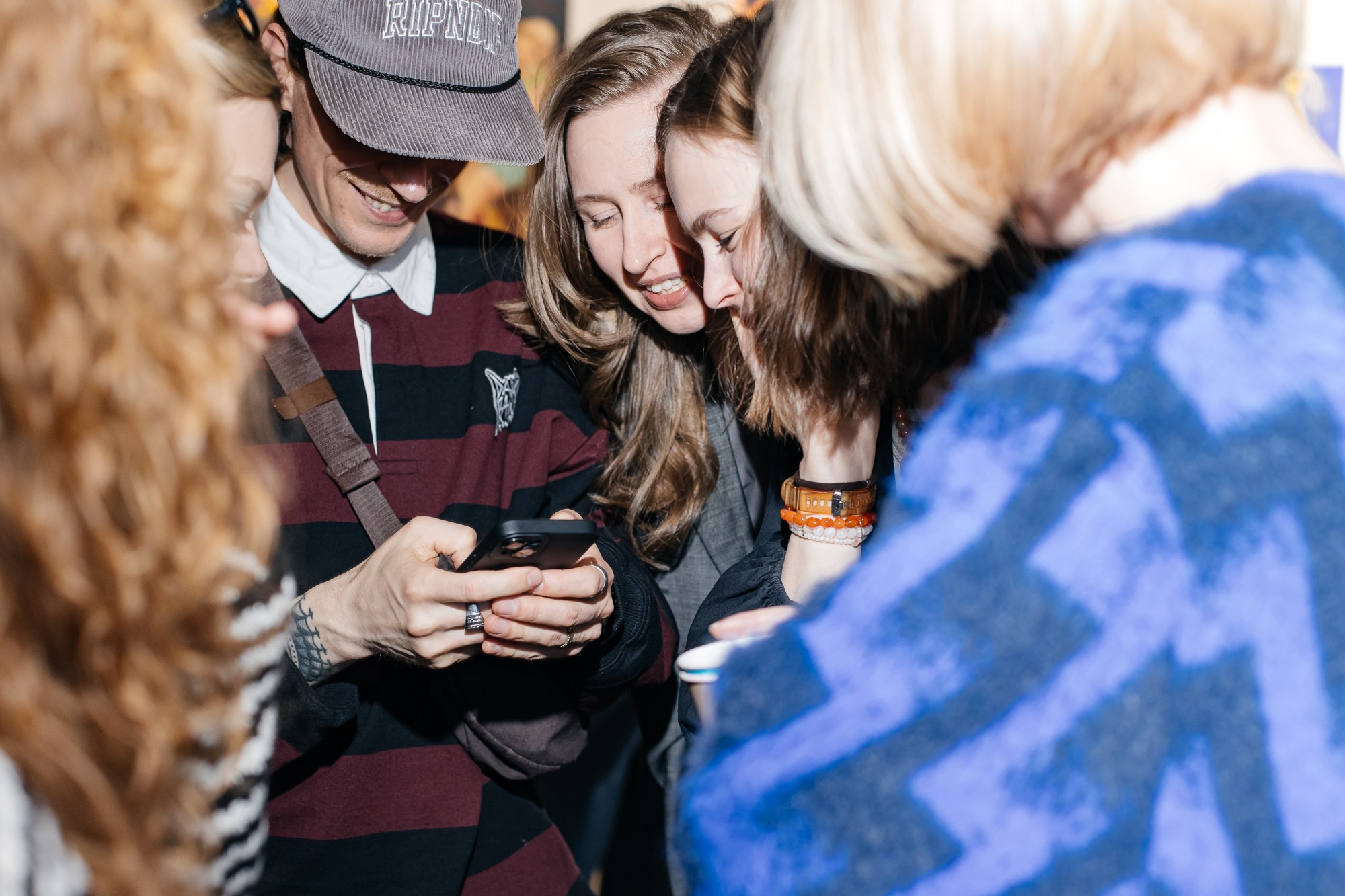 IZZI ROOM | Открытие выставки | май 2025. Репортажный фотограф в Санкт-Петербурге СПБ Алиса Ческидова на ваше мероприятие