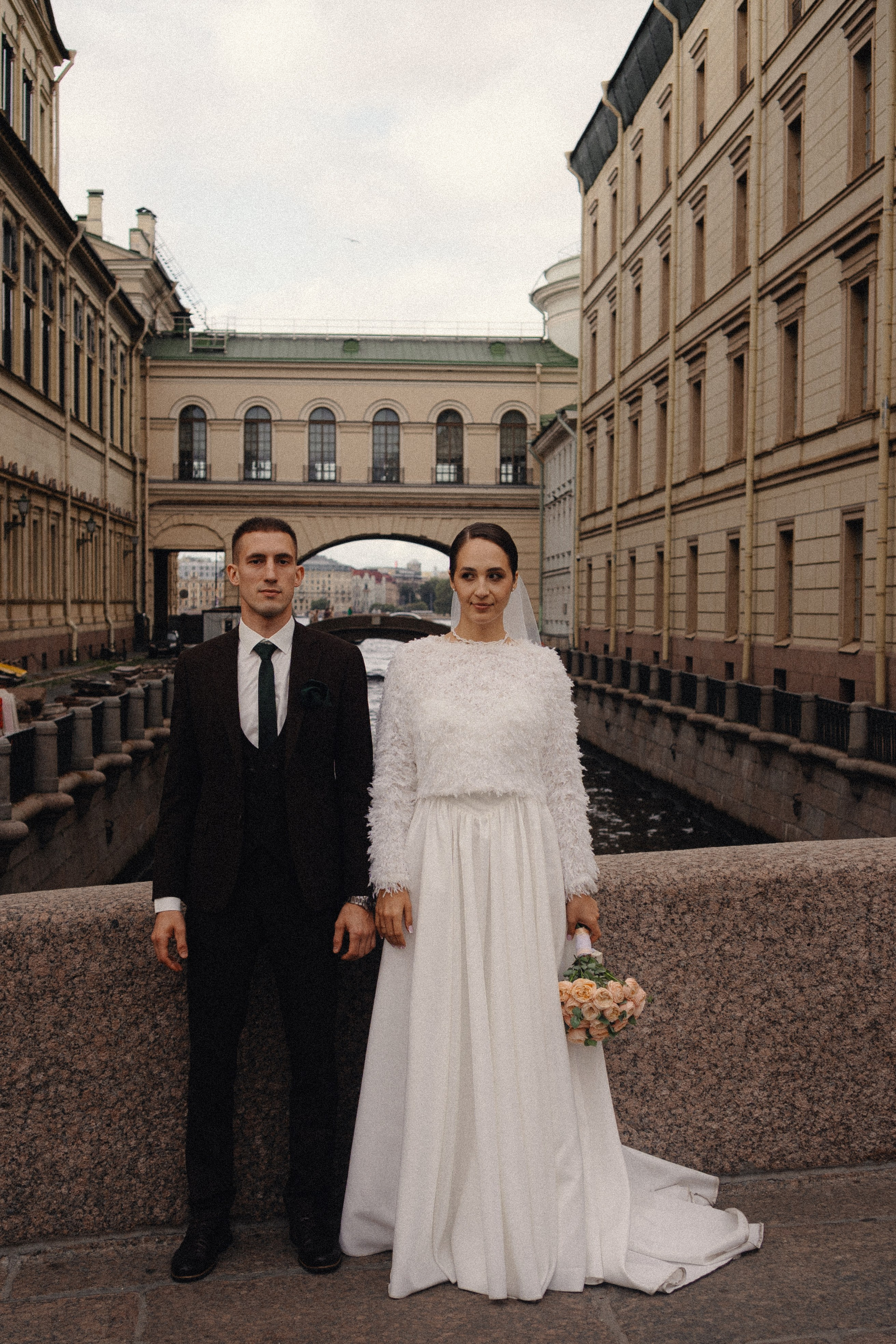 СВАДЕБНАЯ ПРОГУЛКА В САНТК-ПЕТЕРБУРГЕ (ИСАКИЕВСКИЙ СОБОР, ЗИМНЯЯ КАНАВКА, ЭРМИТАЖ И БОЛЬШАЯ МОРСКАЯ УЛИЦА). Профессиональный фотограф, Санкт-Петербург — Виктория Богомолова