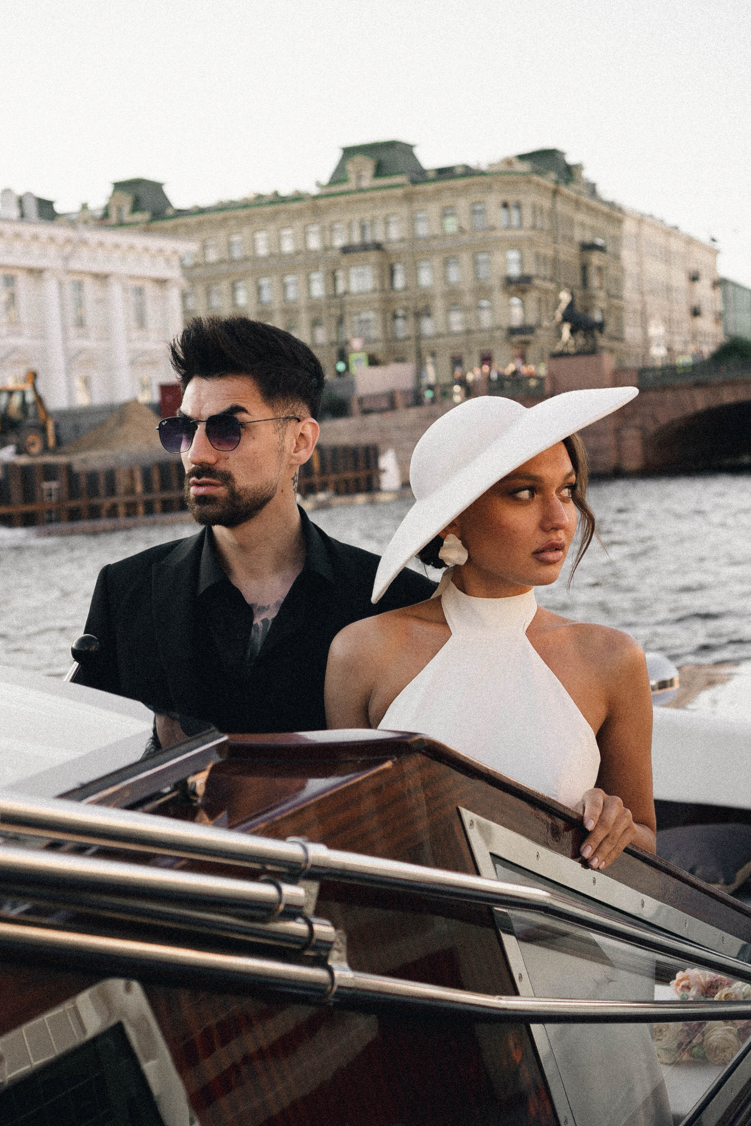 СВАДЕНБНАЯ СЬЕМКА НА КАТЕРЕ ПО КАНАЛАМ САНКТ-ПЕТЕРБУРГА И В АКВАТОРИИ НЕВЫ. Профессиональный фотограф, Санкт-Петербург — Виктория Богомолова