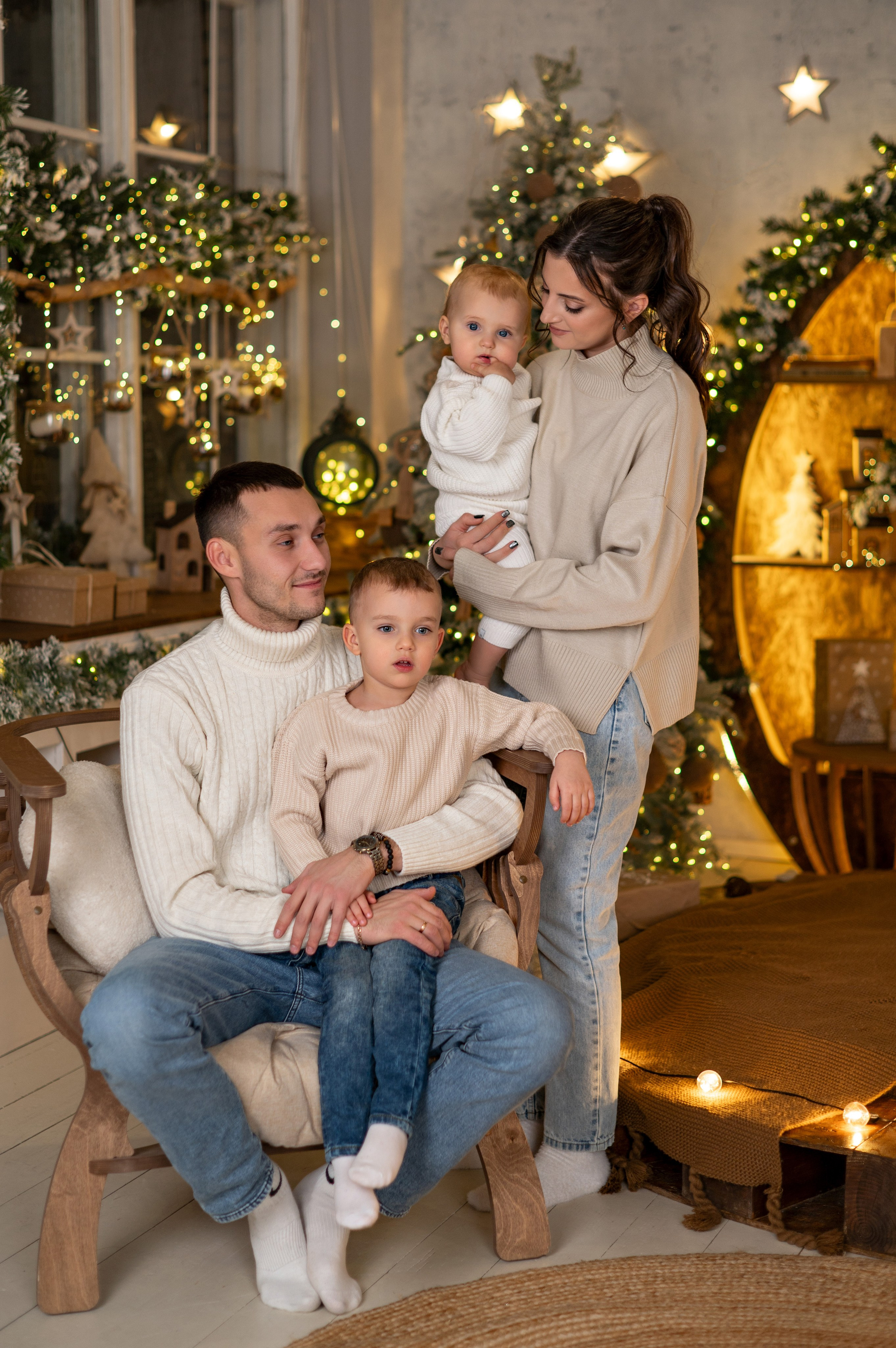 Семейная фотосессия студия Леонардо. Детский и семейный фотограф г. Москва Оксана Катаджи