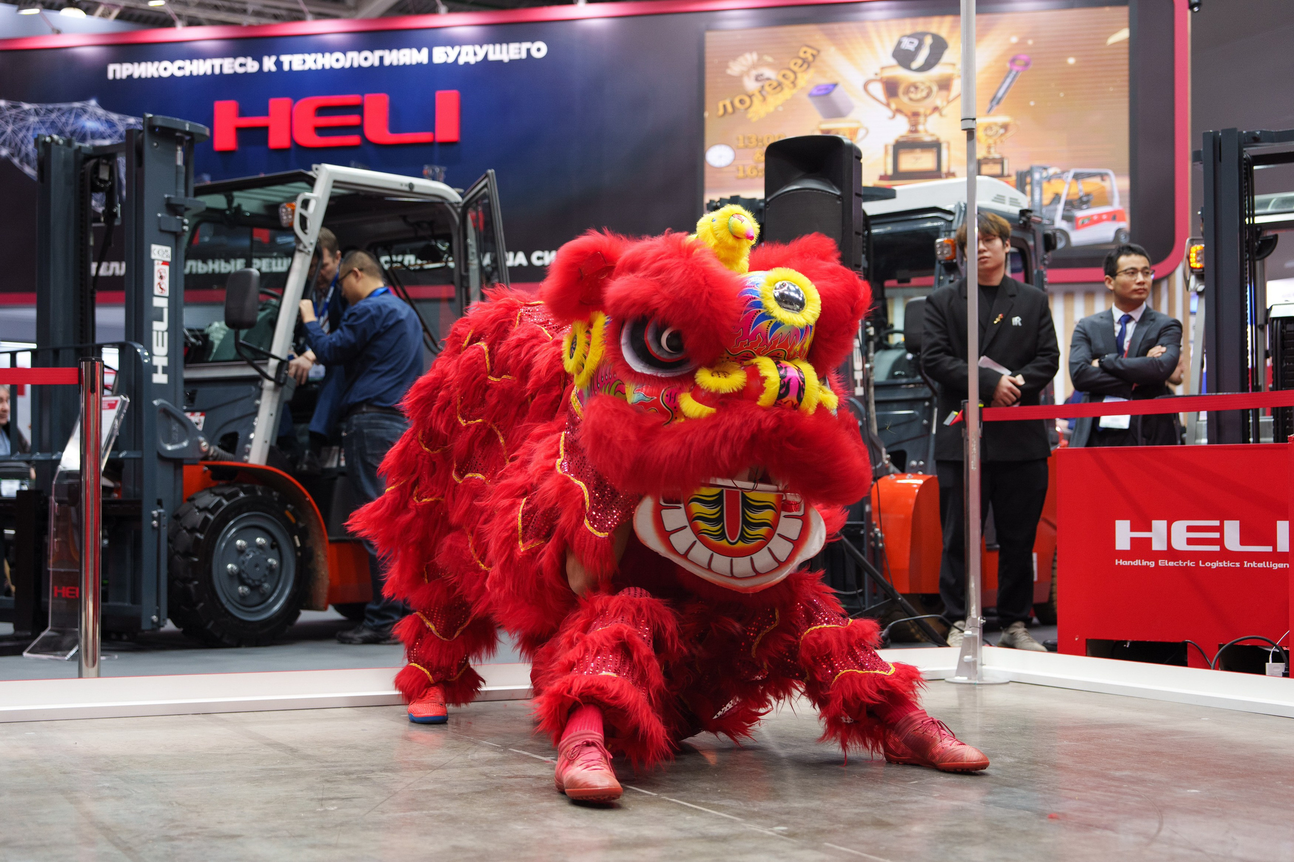 HELI. Стенд в Крокус Экспо. Фотограф Саша Блюз
