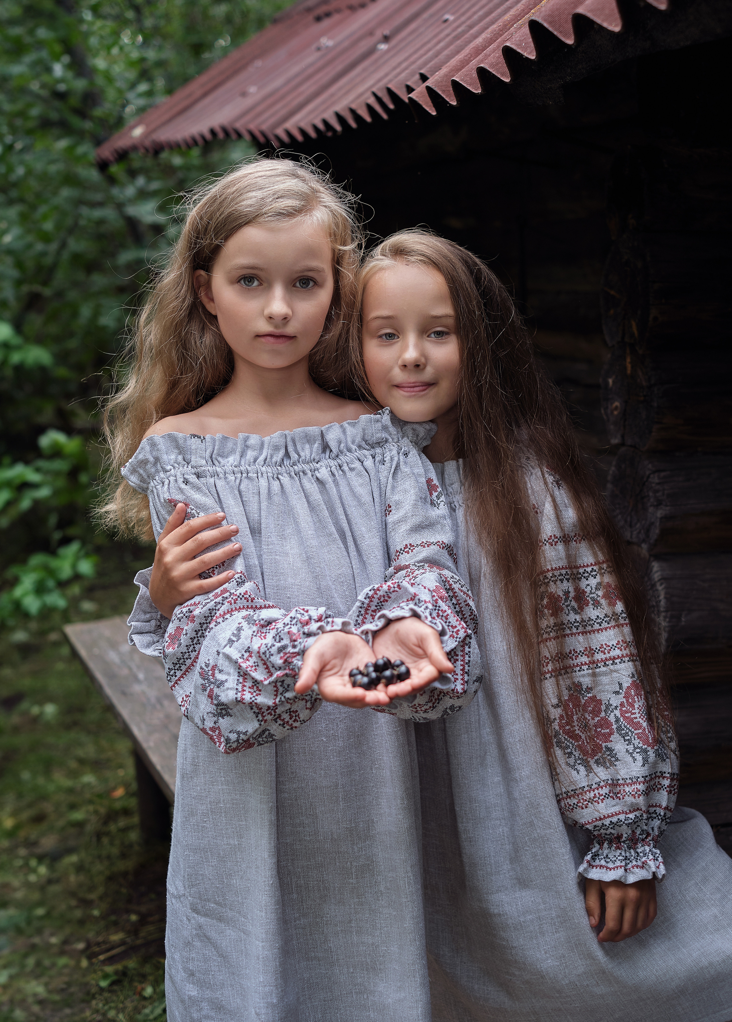 Алиса и Аделия, каникулы в деревне