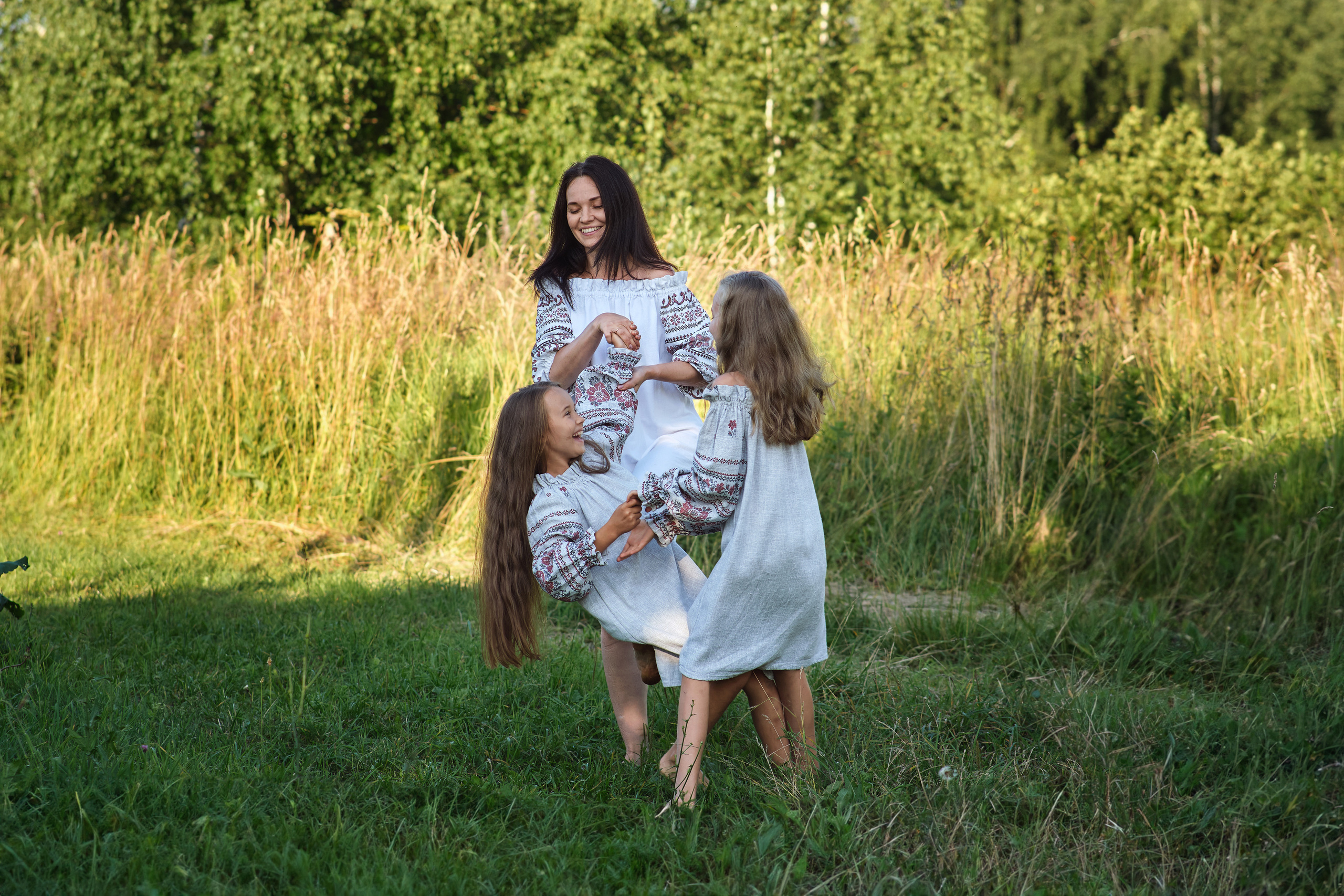 Настя и дочки, лето в деревне