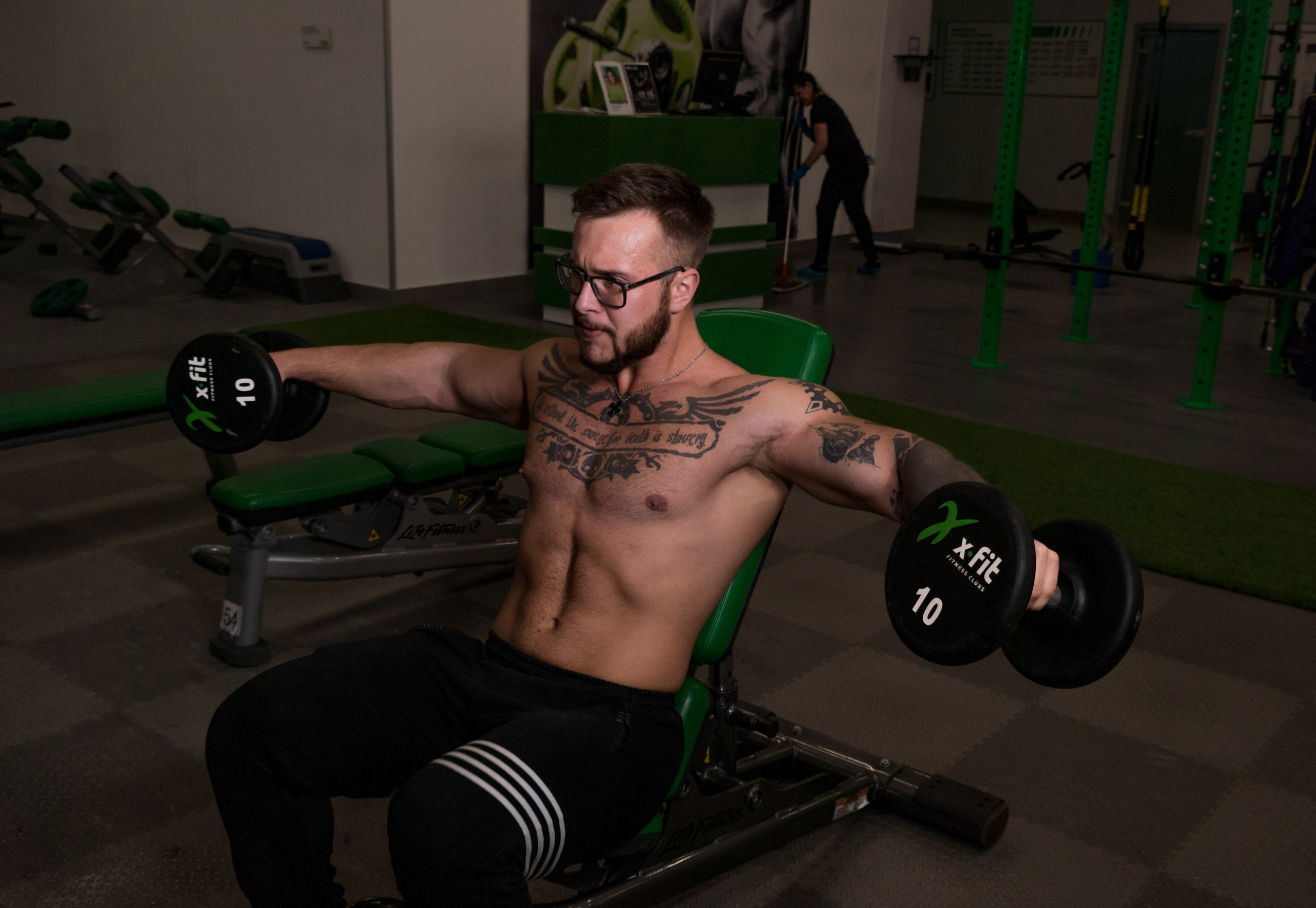 Контент-фотосъемки для экспертов и фитнес тренеров. AI Фотограф Краснодар: мужские и женские фотосессии, стилизация съемки. Нейро-фотосессии онлайн