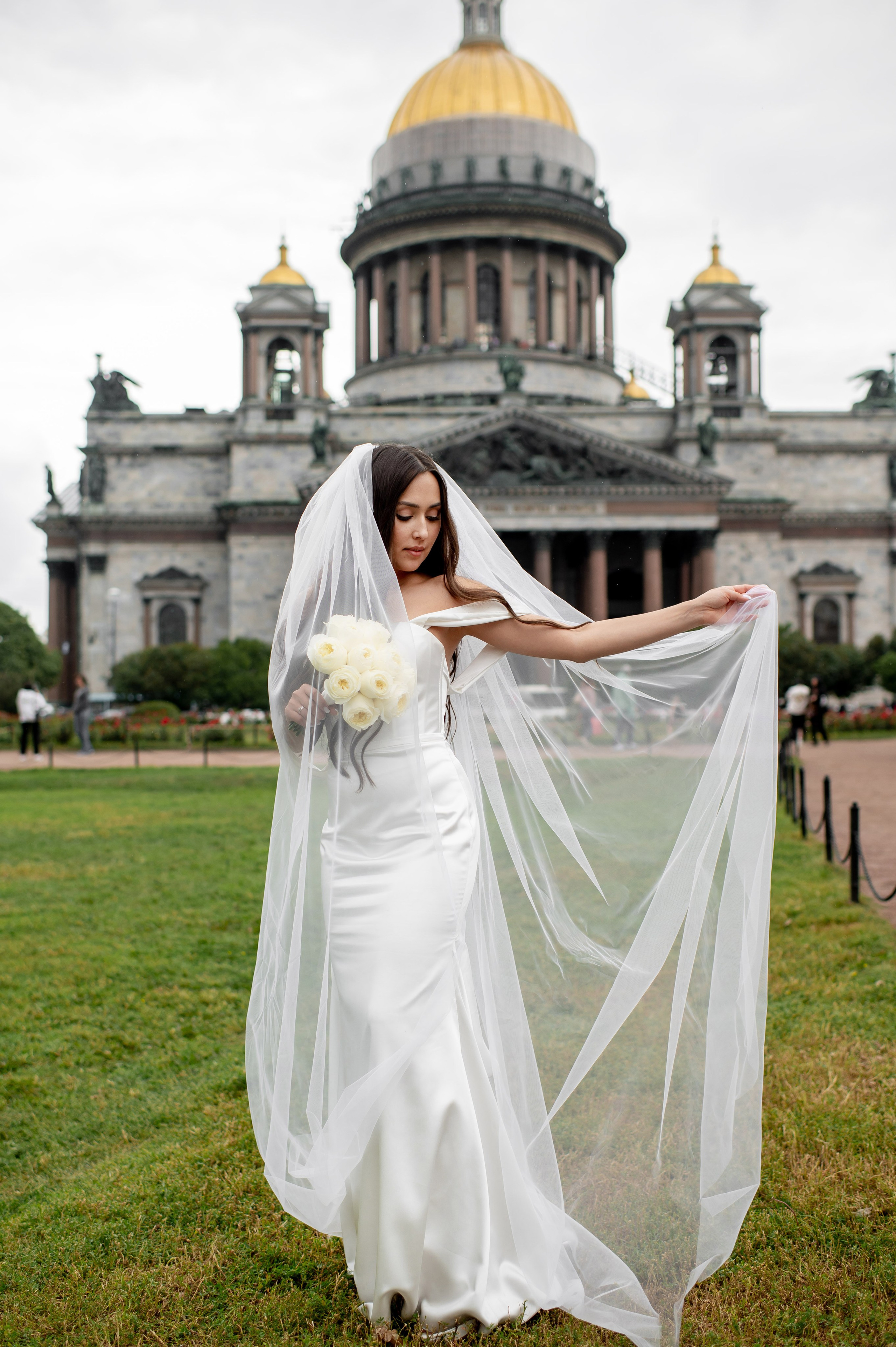 Классическая свадебная фотосессия Аины и Антона по самым красивым местам для свадебной прогулки в Санкт-Петербурге. Портретный, семейный и свадебный фотограф в Санкт-Петербурге и в Пушкине Ширяев Денис
