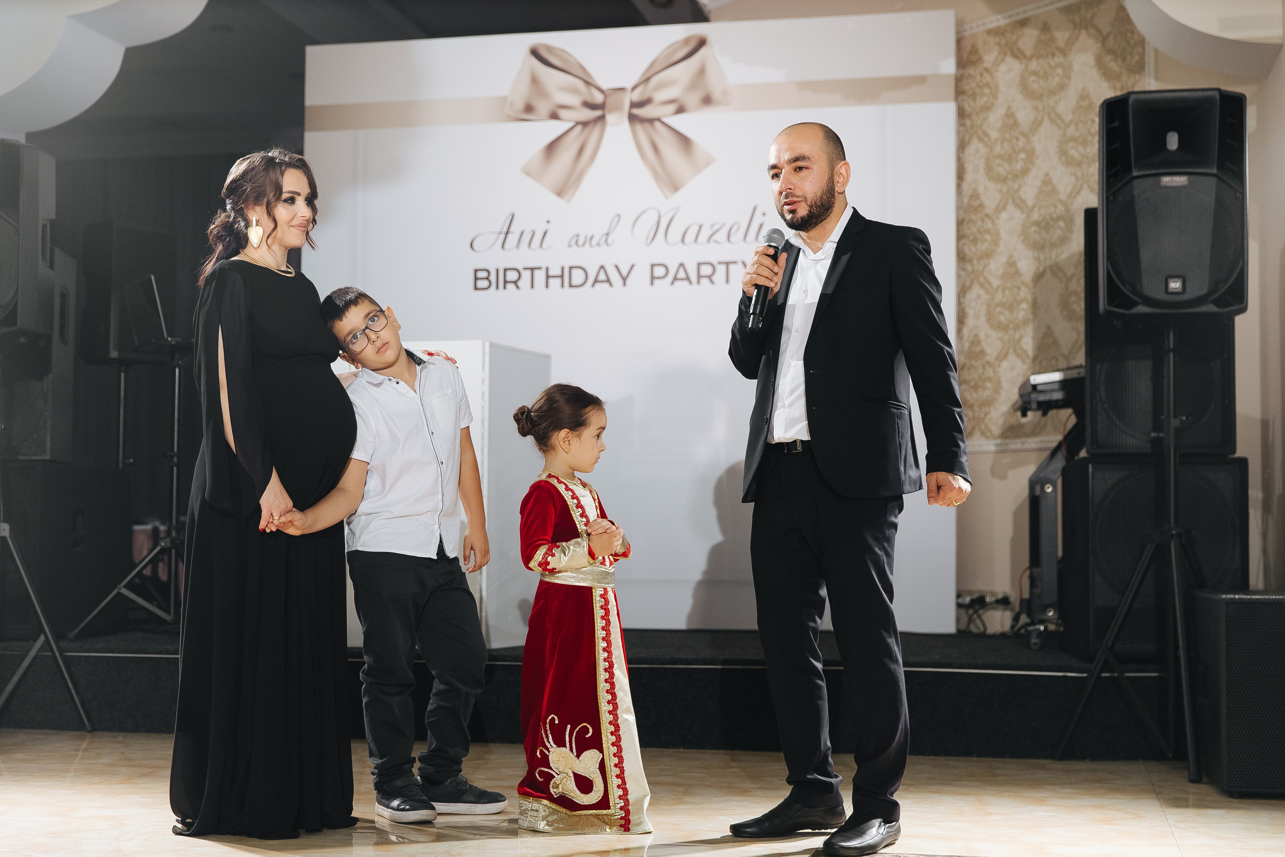 Ани и Назели. 35&5 День рождения, «Янтарь». Фотограф в Красноярске Надежда Воскресенская