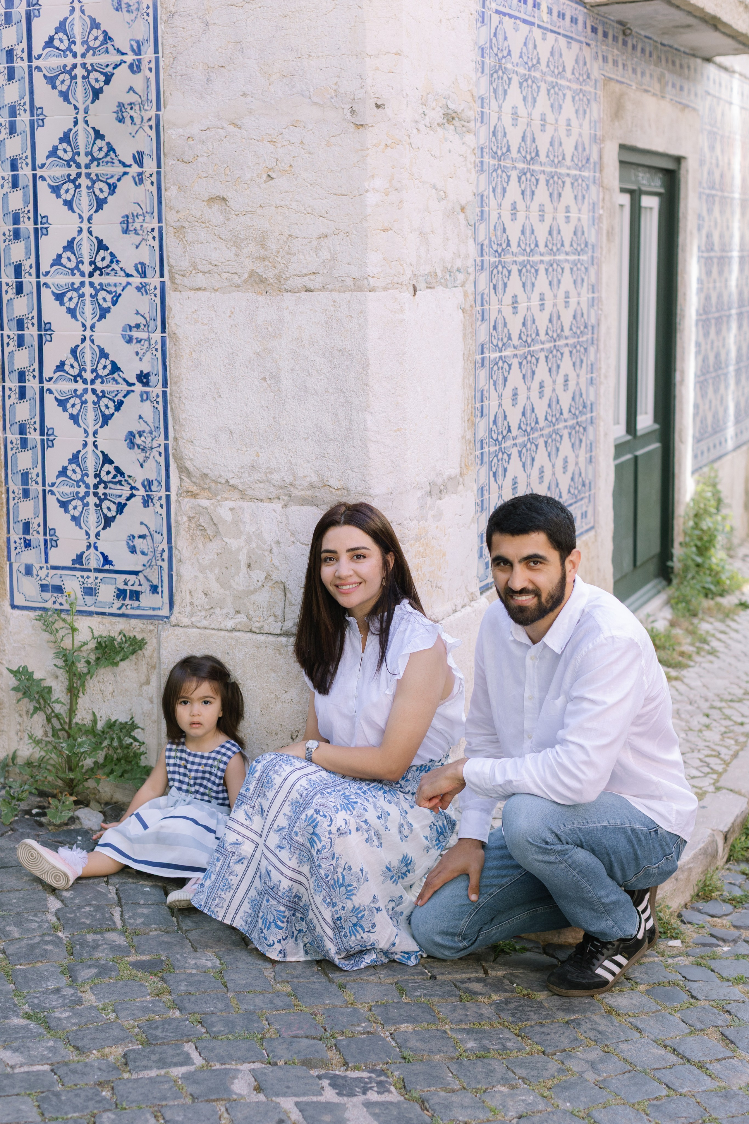 Family photo shoot on the streets of alfama. Свадебный и женский фотограф в Лиссабоне Яковлева Ольга