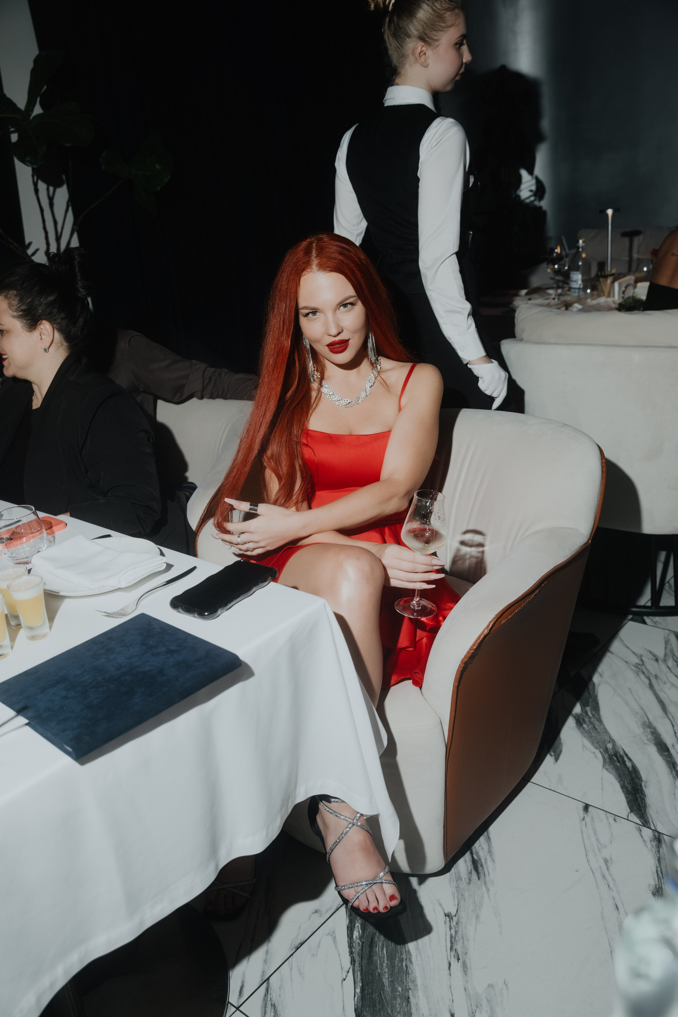 19 июня (пятница) премьера шоу-программы «Ривьера». BENUAR Restaurant