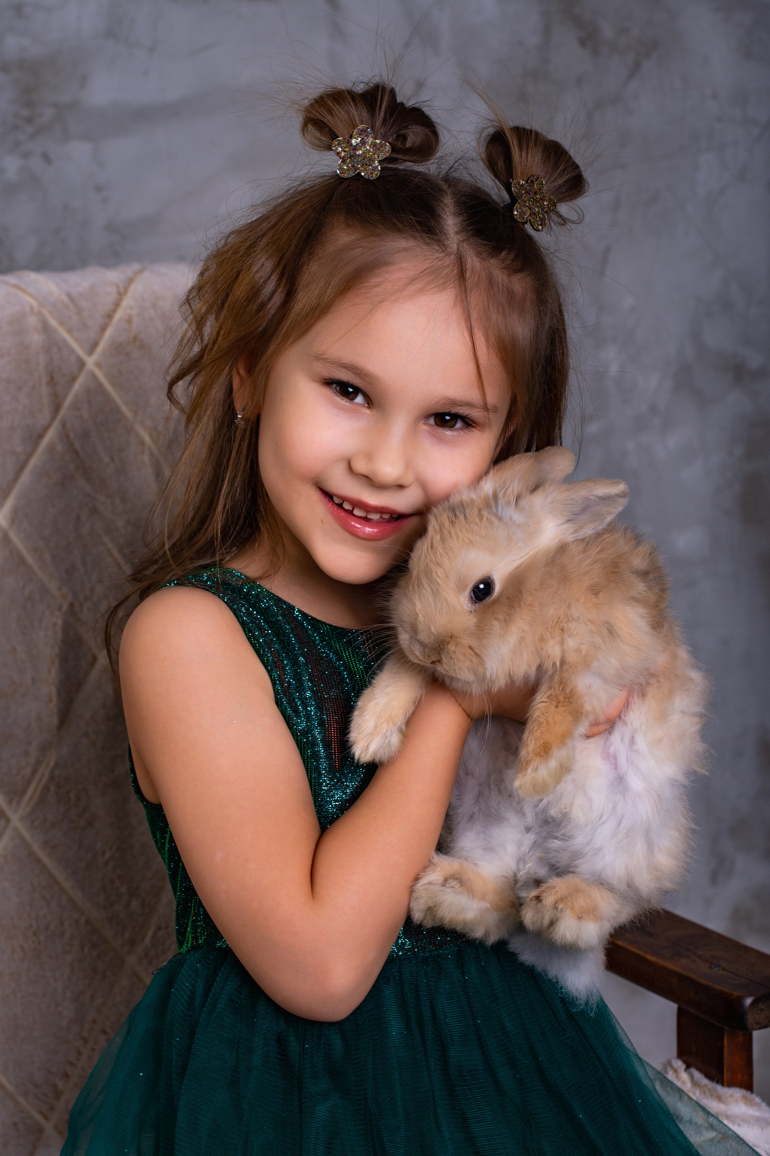 Дети и кролик. Детский фотограф в Новокузнецке Николай Чекалин