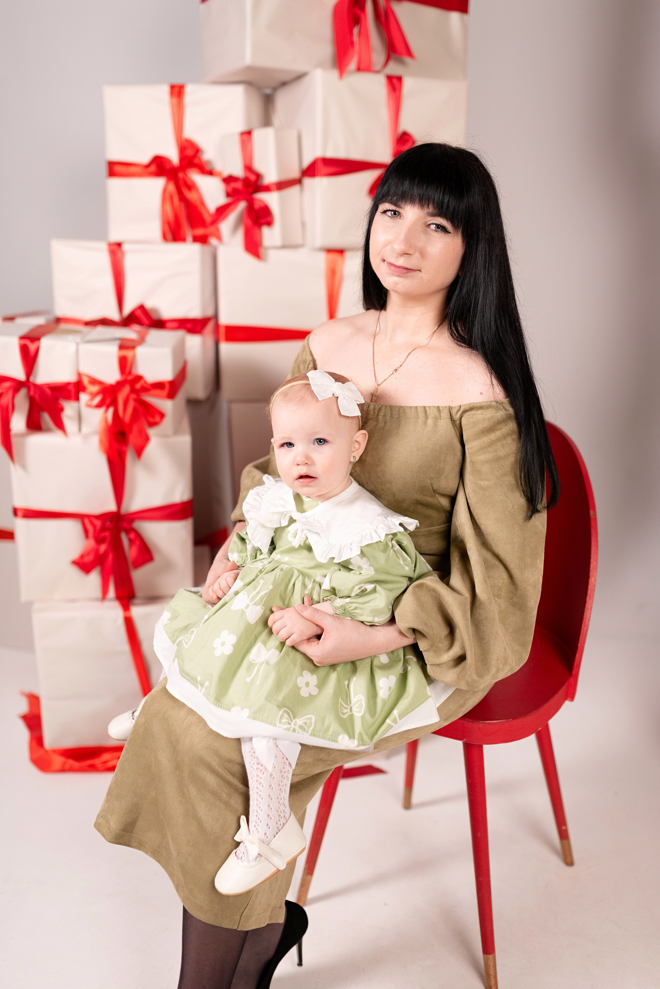 Семейная фотосессия в зале Невский фотостудии Питер. Детский и семейный фотограф в Сургуте и Нефтеюганске Анна Старцева