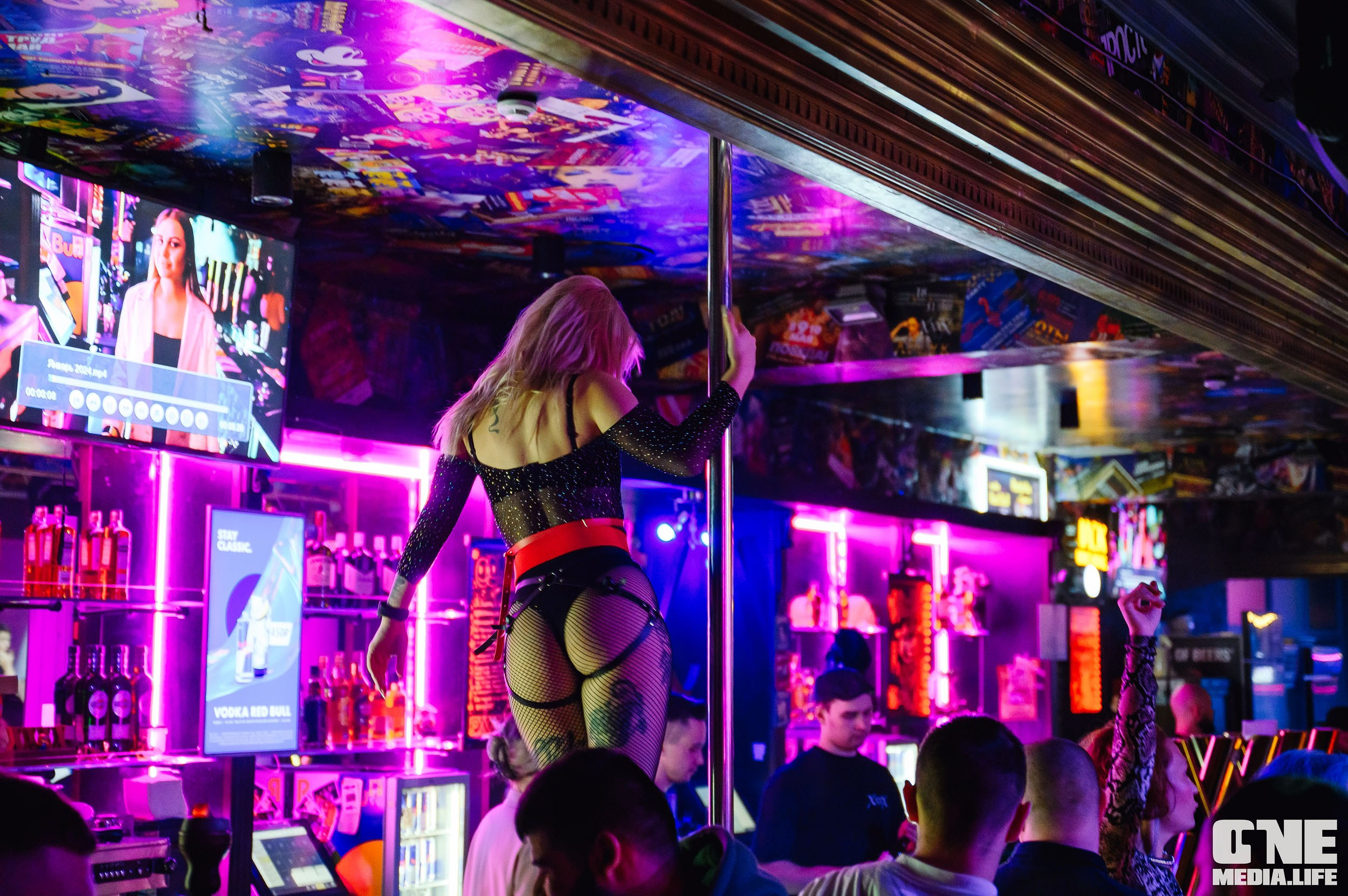 Пятничная туса в XxxX. One Media Life: фоторепортажи, фотоотчеты с мероприятий и заведений