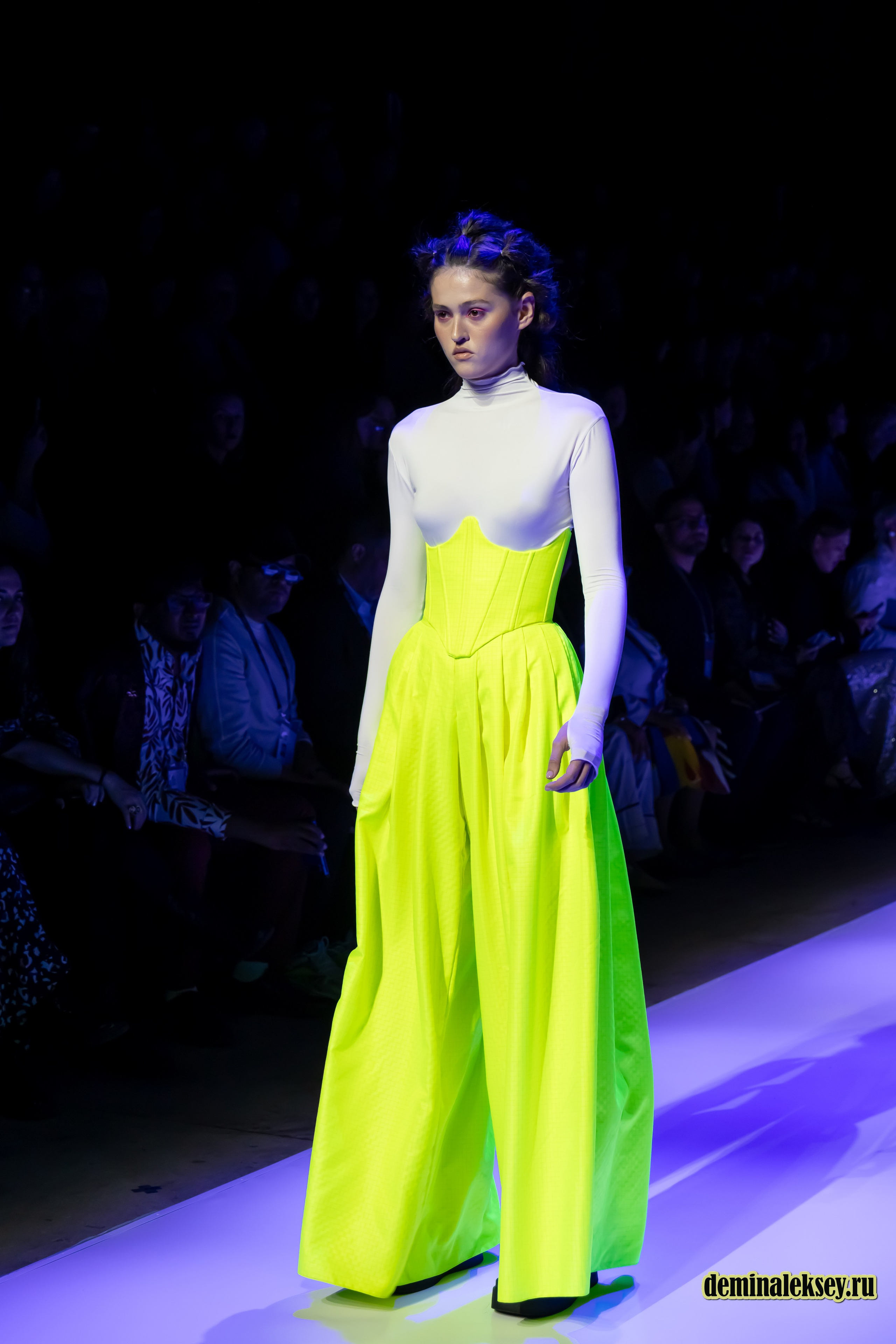 Московская неделя моды 2024 4 октября дизайнер RAEGITAZORO Индонезия. Репортажный, семейный и студийный фотограф в Москве Демин Алексей