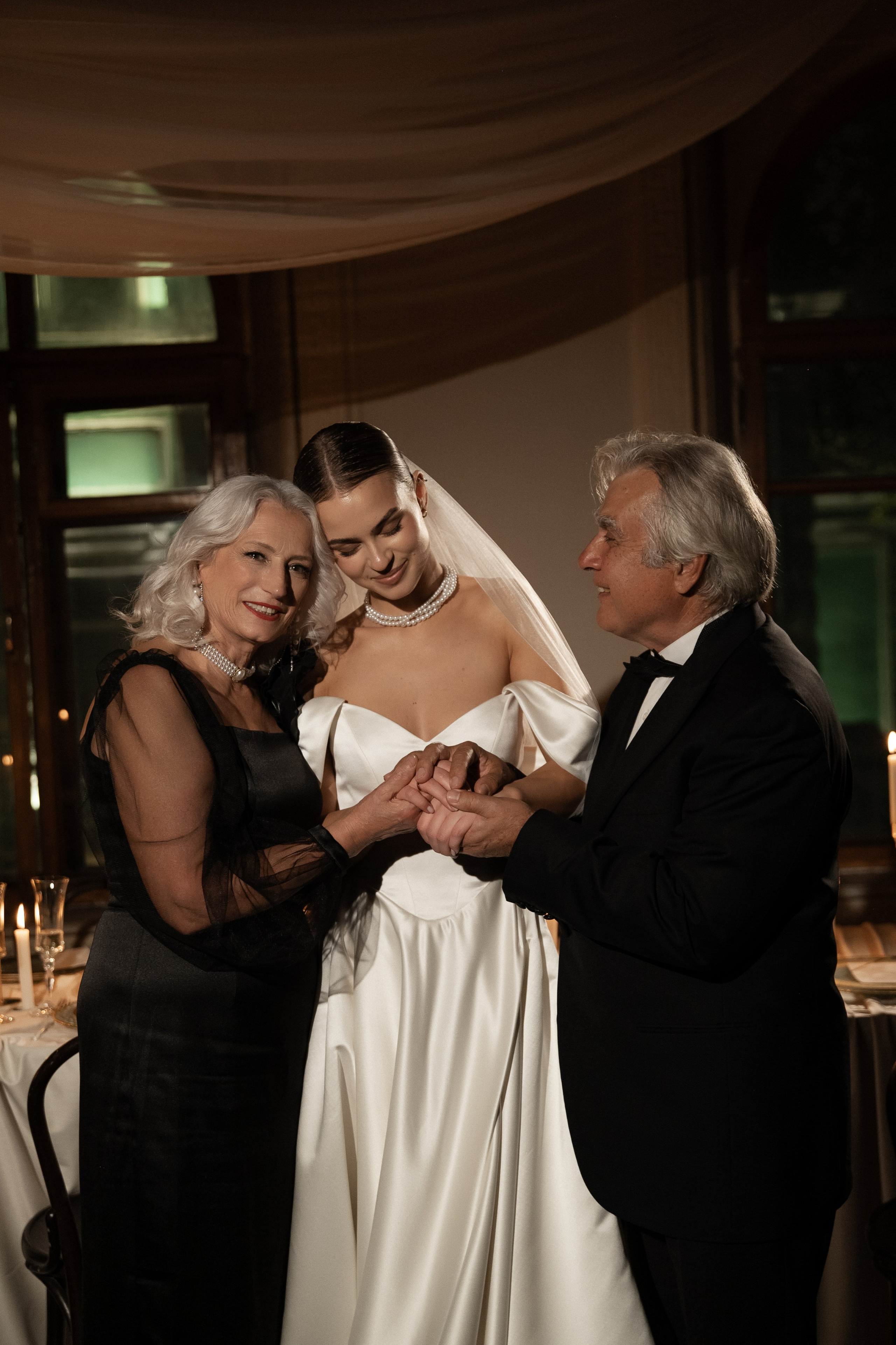 Камерный свадебный ужин при свечах в старинном особняке в фотостудии 21. Kult. Ярослава Ерина — свадебный фотограф в Москве