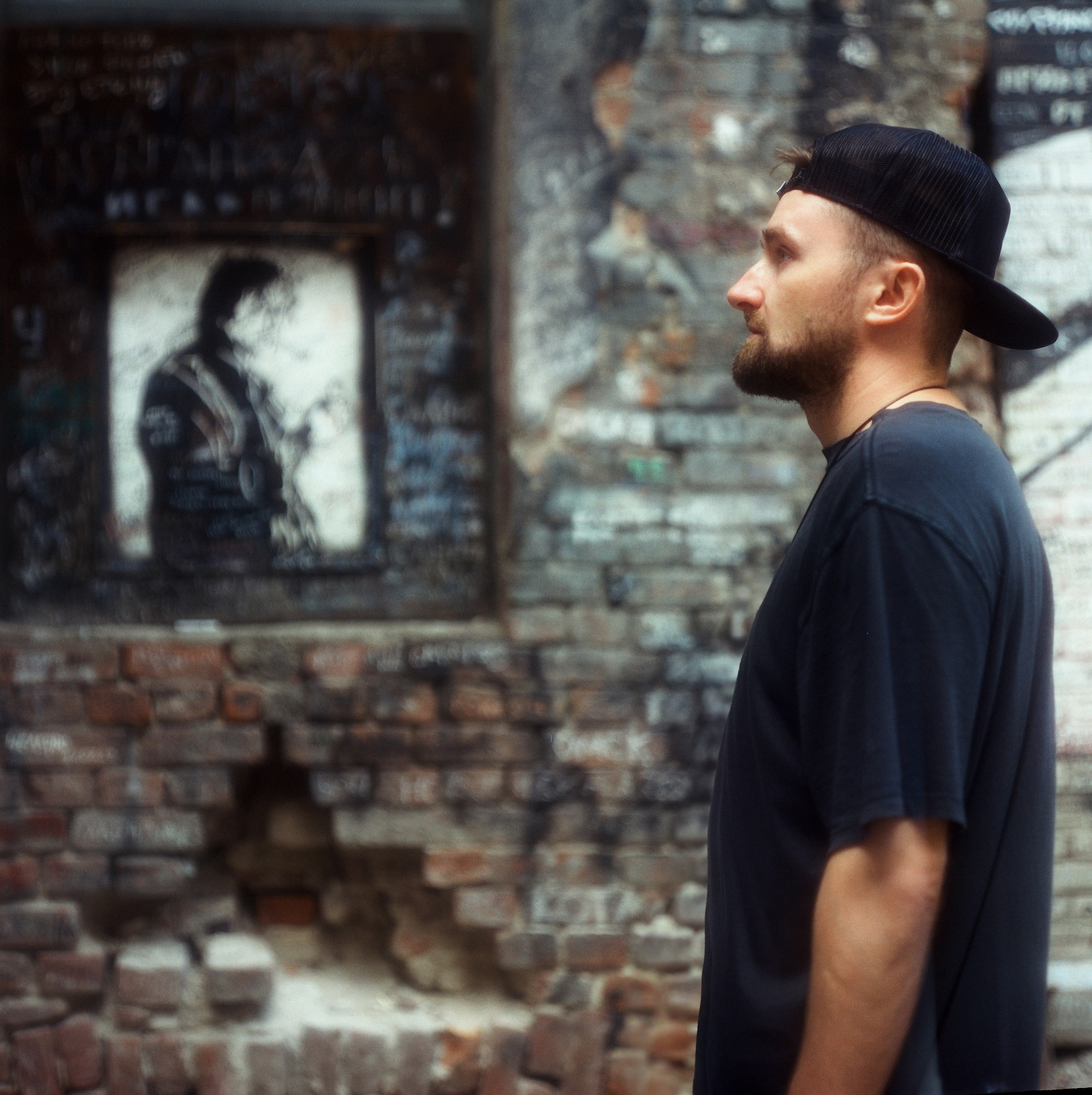 Мужской портрет на пленку в Санкт-Петербурге | Уличная фотосессия с атмосферой