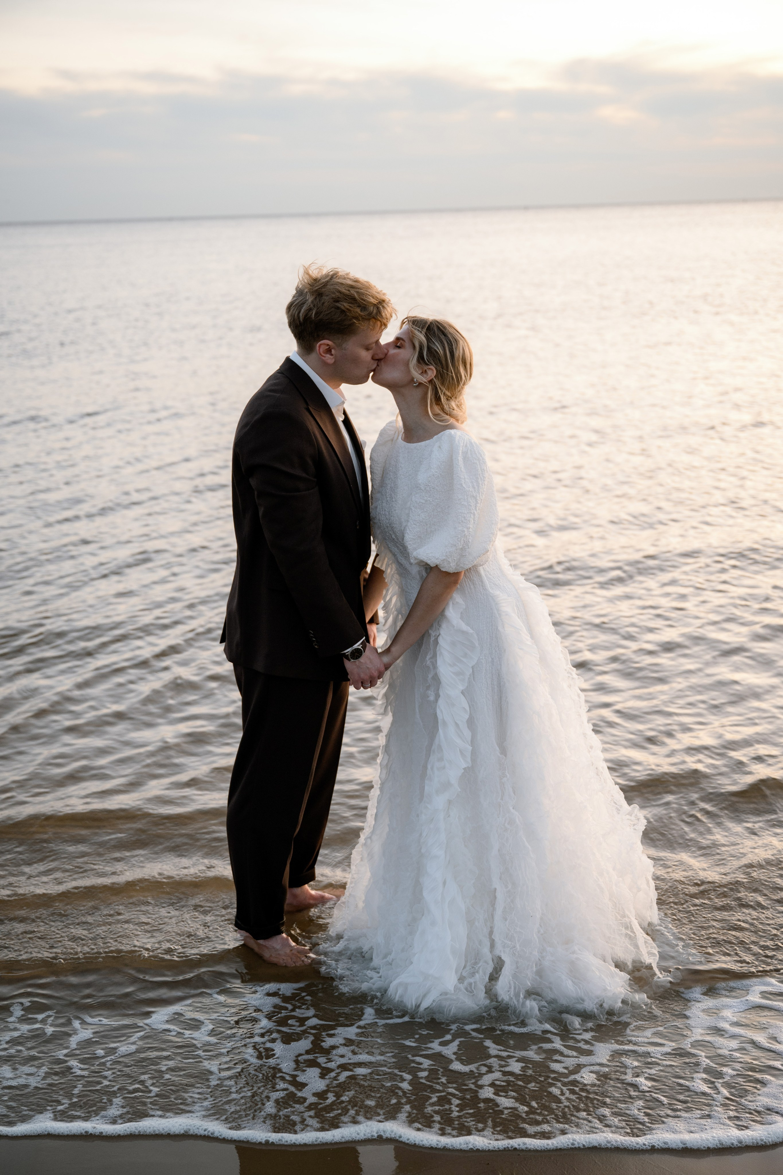 На берегу залива. Свадебный фотограф в Санкт-Петербурге, Москве, СПб Сергей Поддубный