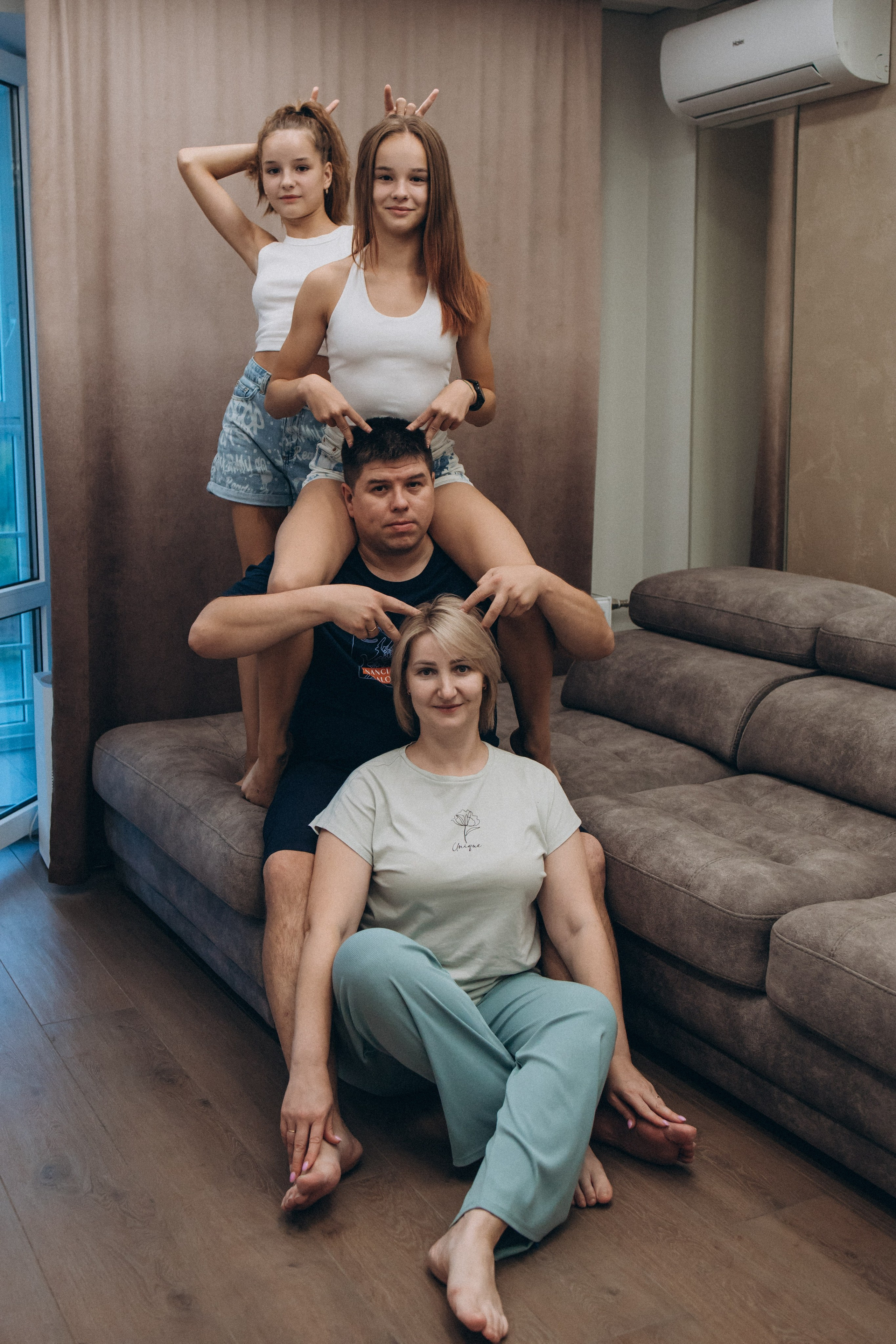 Семья Сайфуллиных. Семейный фотограф Нижневартовск Тюмень Ефимова Ирина