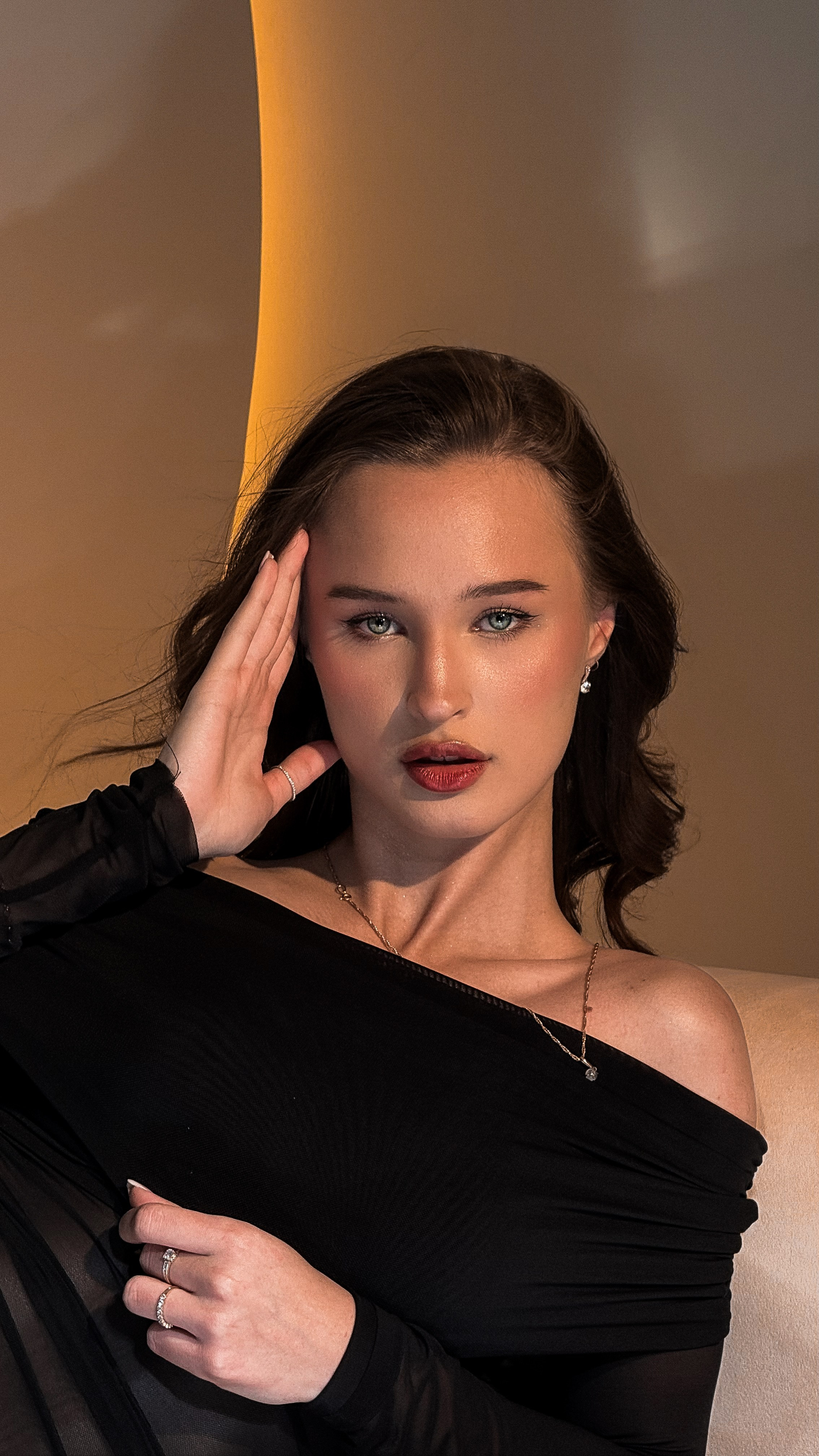 Люба. Главная