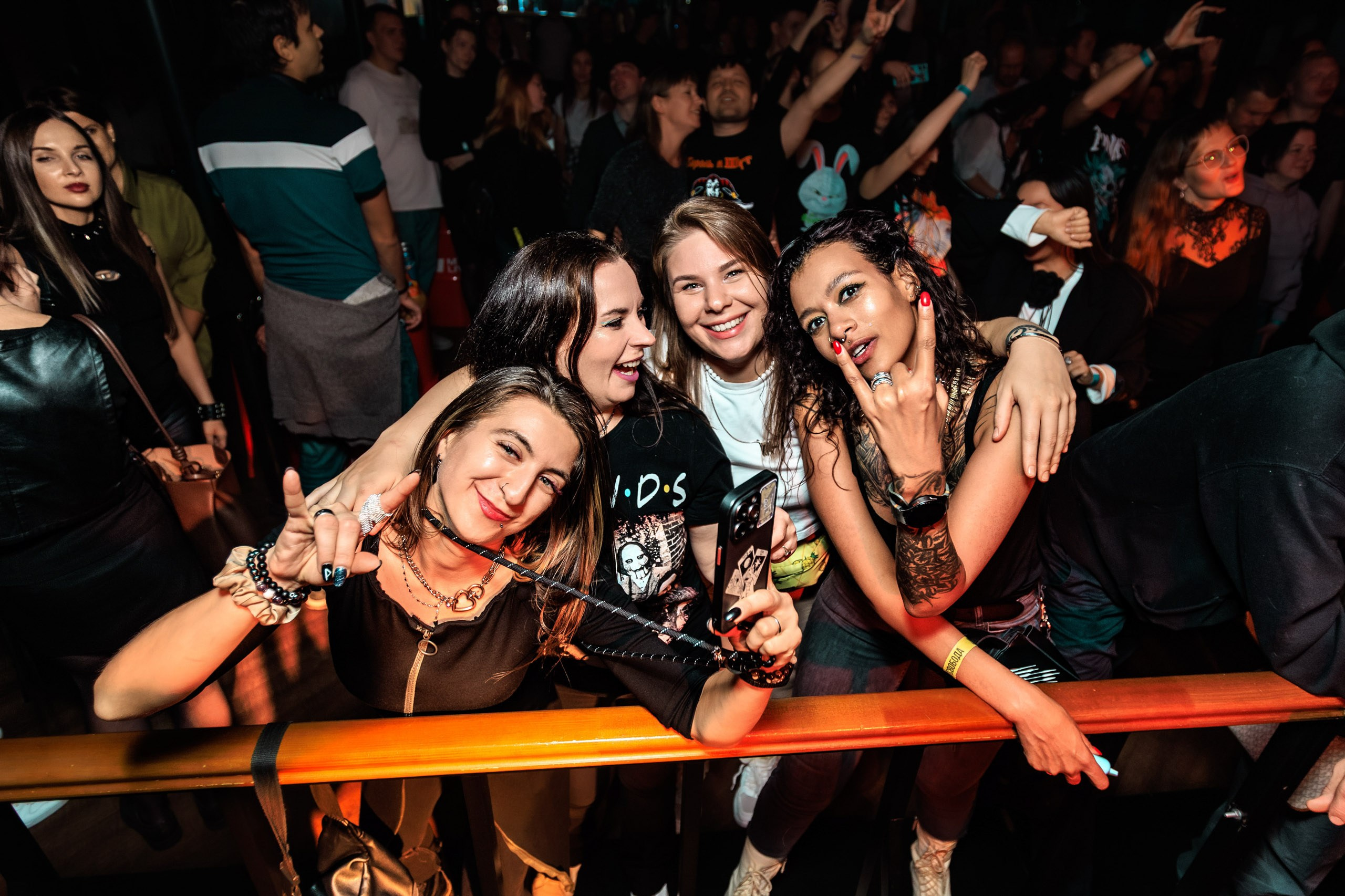 Олдскулы. Репортажный фотограф Екатеринбург | Яркий, качественный репортаж | Концерты, клубы, репортаж, праздники, корпоративы