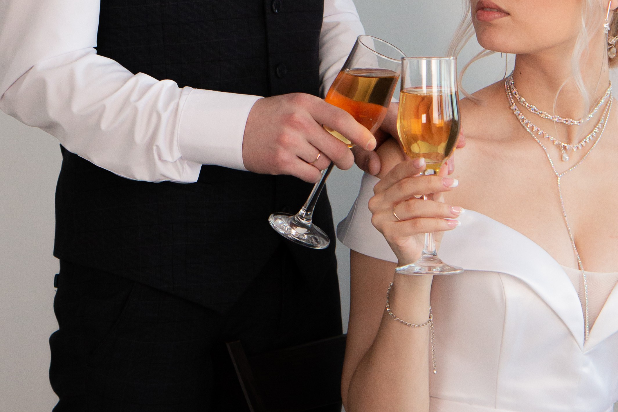 Свадебная фотосессия в Шелехове. Фотограф в Шелехове, лучшие выпускные альбомы в Шелехове