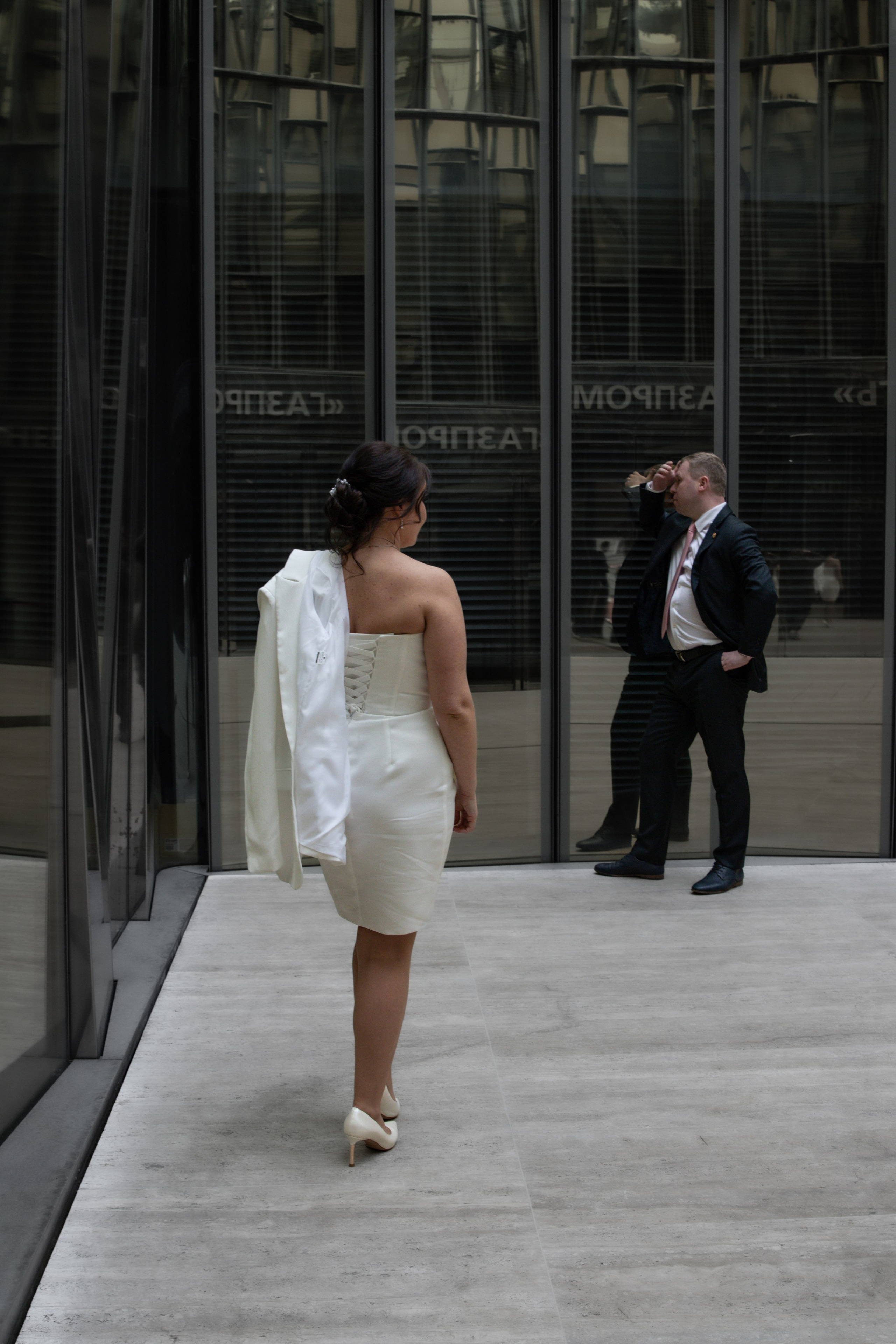 Свадебная фотосессия — ЗАГС и прогулка в день любви. Портретный фотограф в Санкт-Петербурге Савельева Ольга