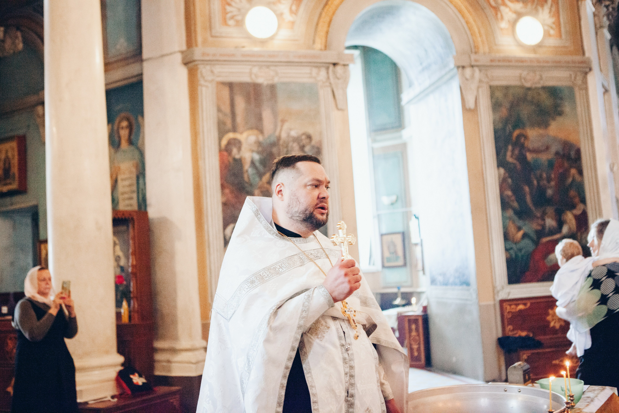 Крещение ребенка в церкви. Фотограф Ольга Ефремова