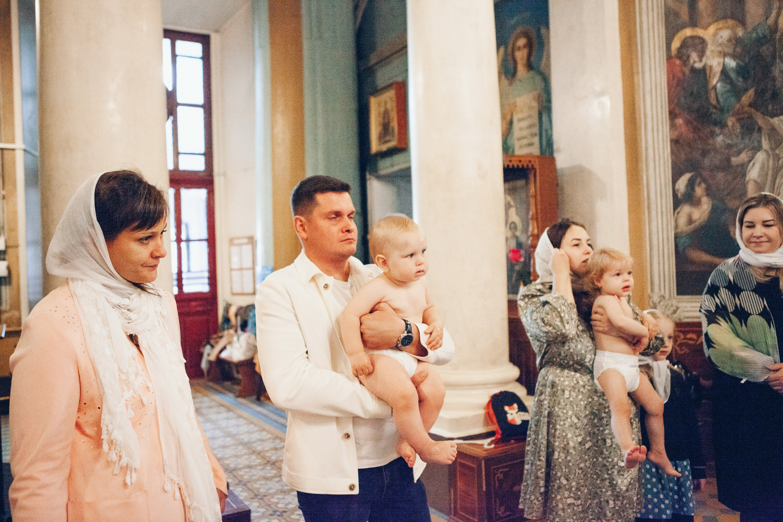 Крещение ребенка в церкви. Фотограф Ольга Ефремова