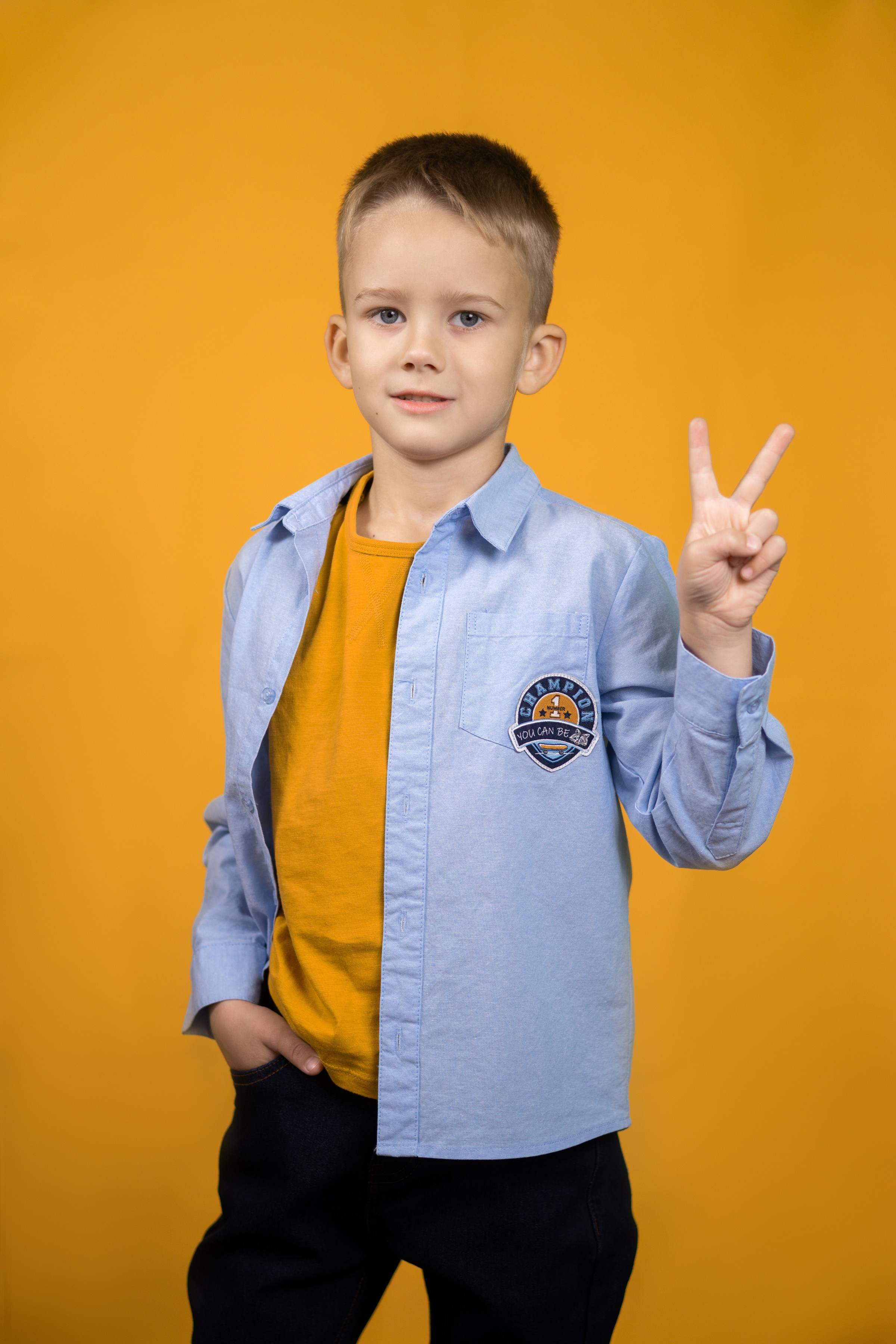 Портреты на желтом фонее. Ольга Плаксина фотограф в Саратове