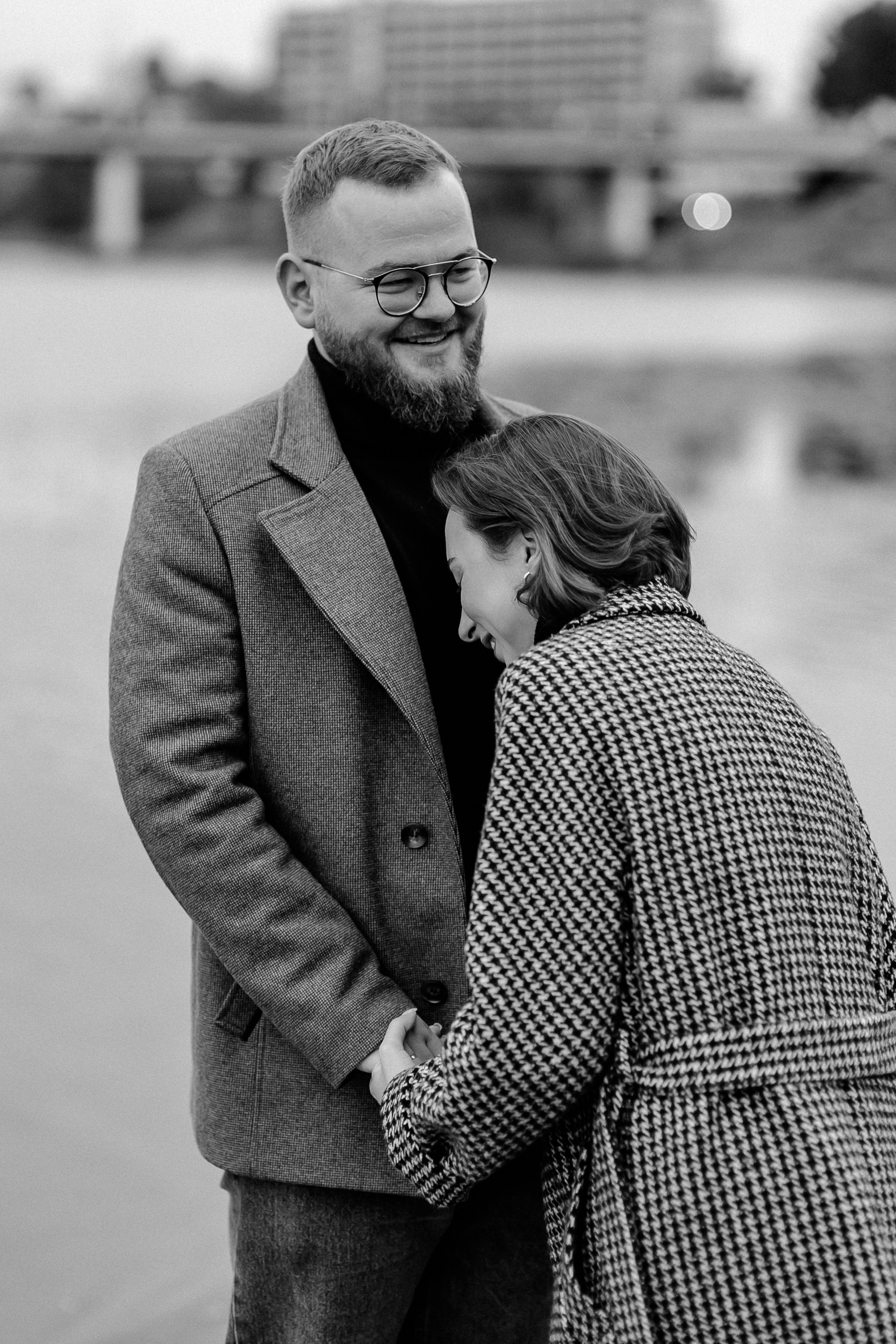 Фотосессия влюбленных осенью в городе. Свадебный и репортажный фотограф в Ярославле и Санкт-Петербурге Роман Микрюков