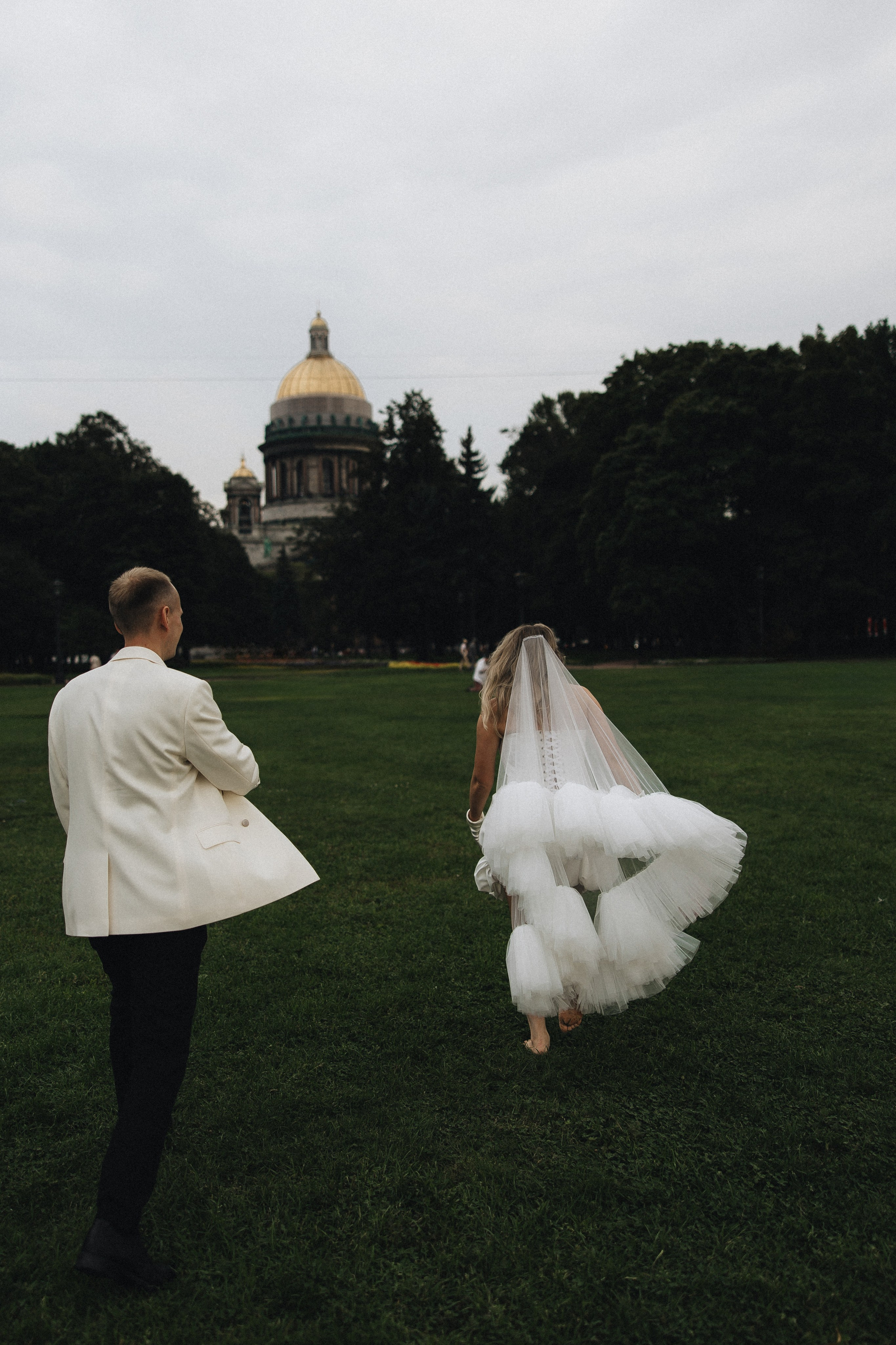 Когда я впервые увидел тебя, этот смех, ты мне напомнила по-моему сразу всех. Свадебный фотограф в Санкт-Петербурге Баженова Алина