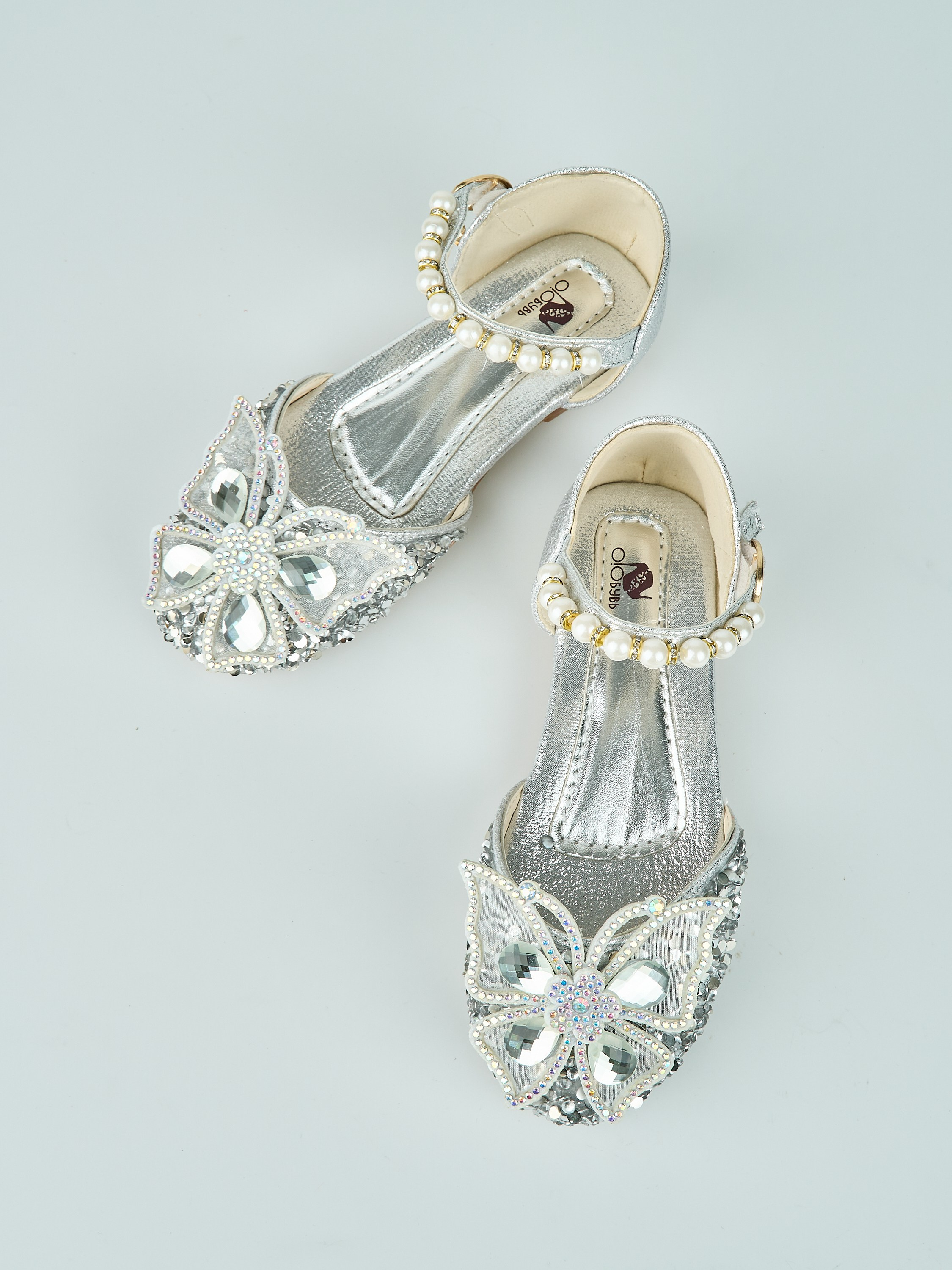 Каталожная фотосъёмка детских туфель для Wildberries