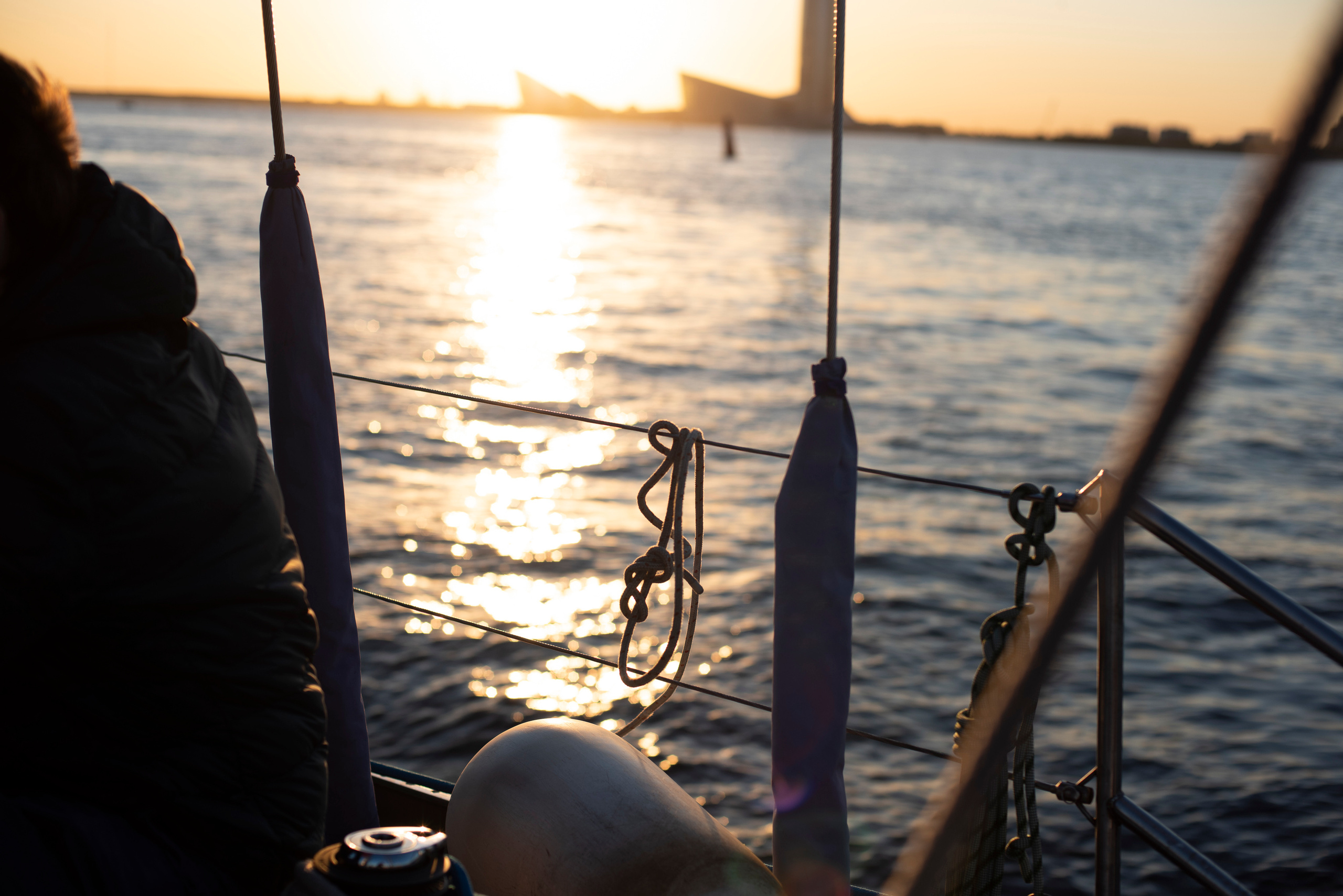 Мужской портрет на яхте. Портретный фотограф Белград Матвей Кармаков