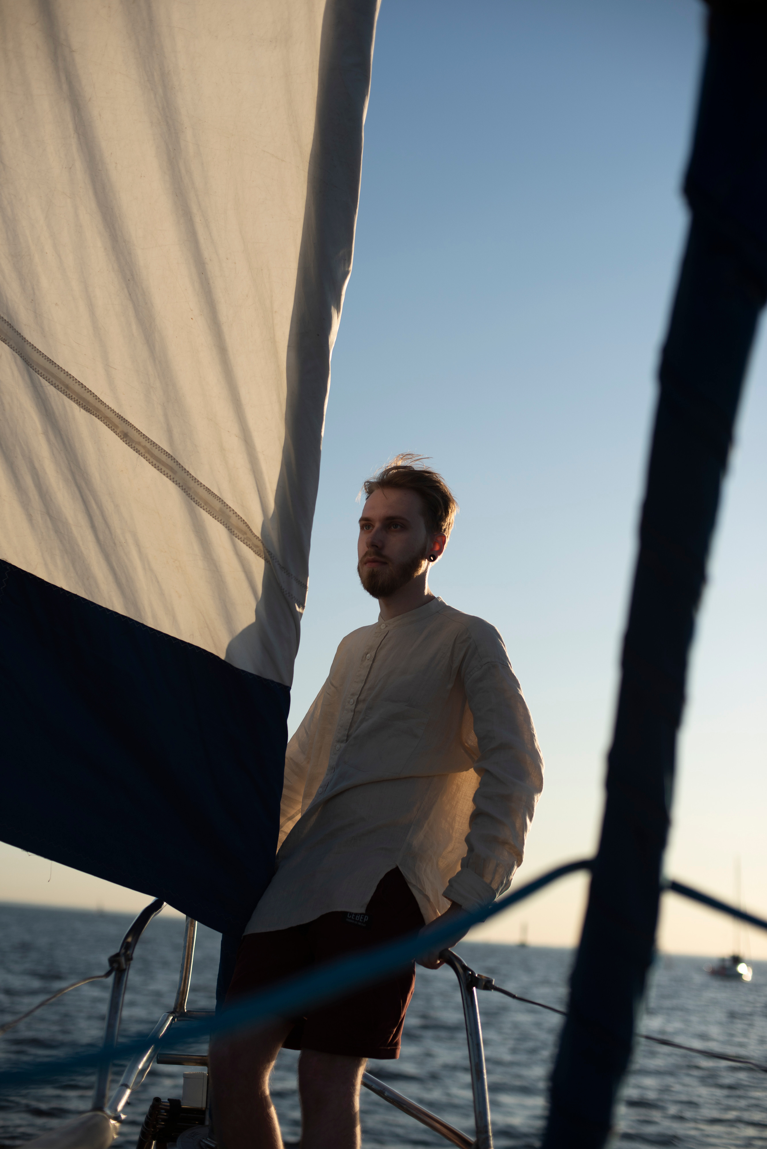 Мужской портрет на яхте. Портретный фотограф Белград Матвей Кармаков