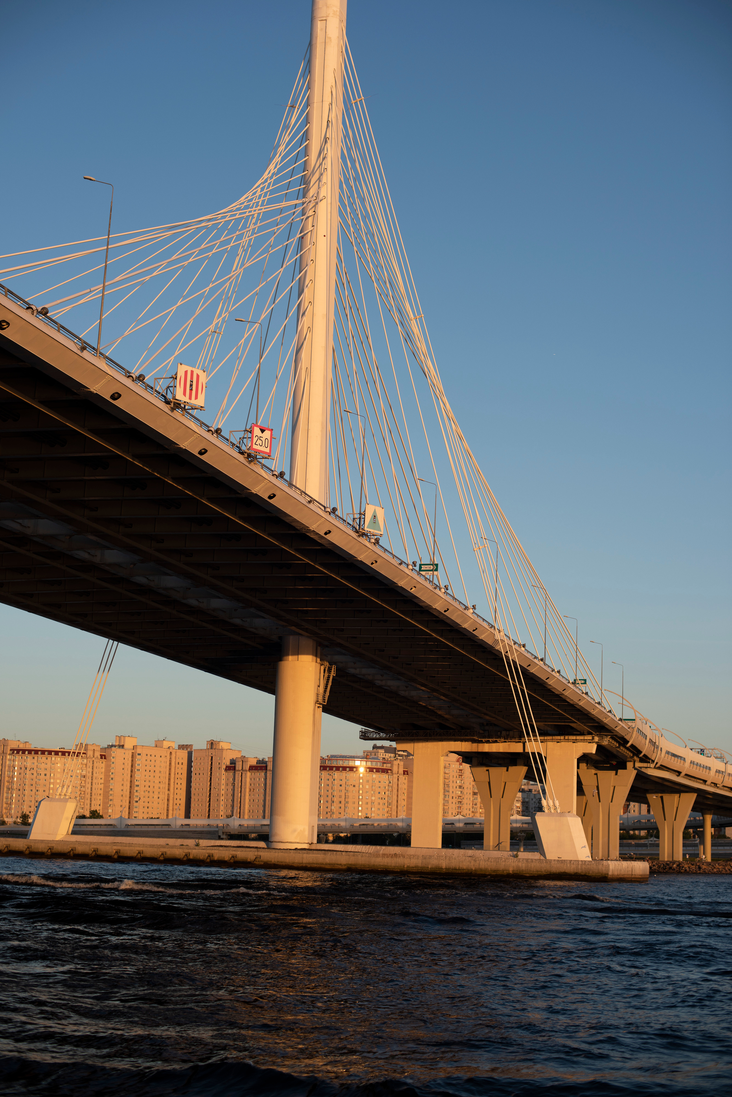 Мужской портрет на яхте. Портретный фотограф Белград Матвей Кармаков