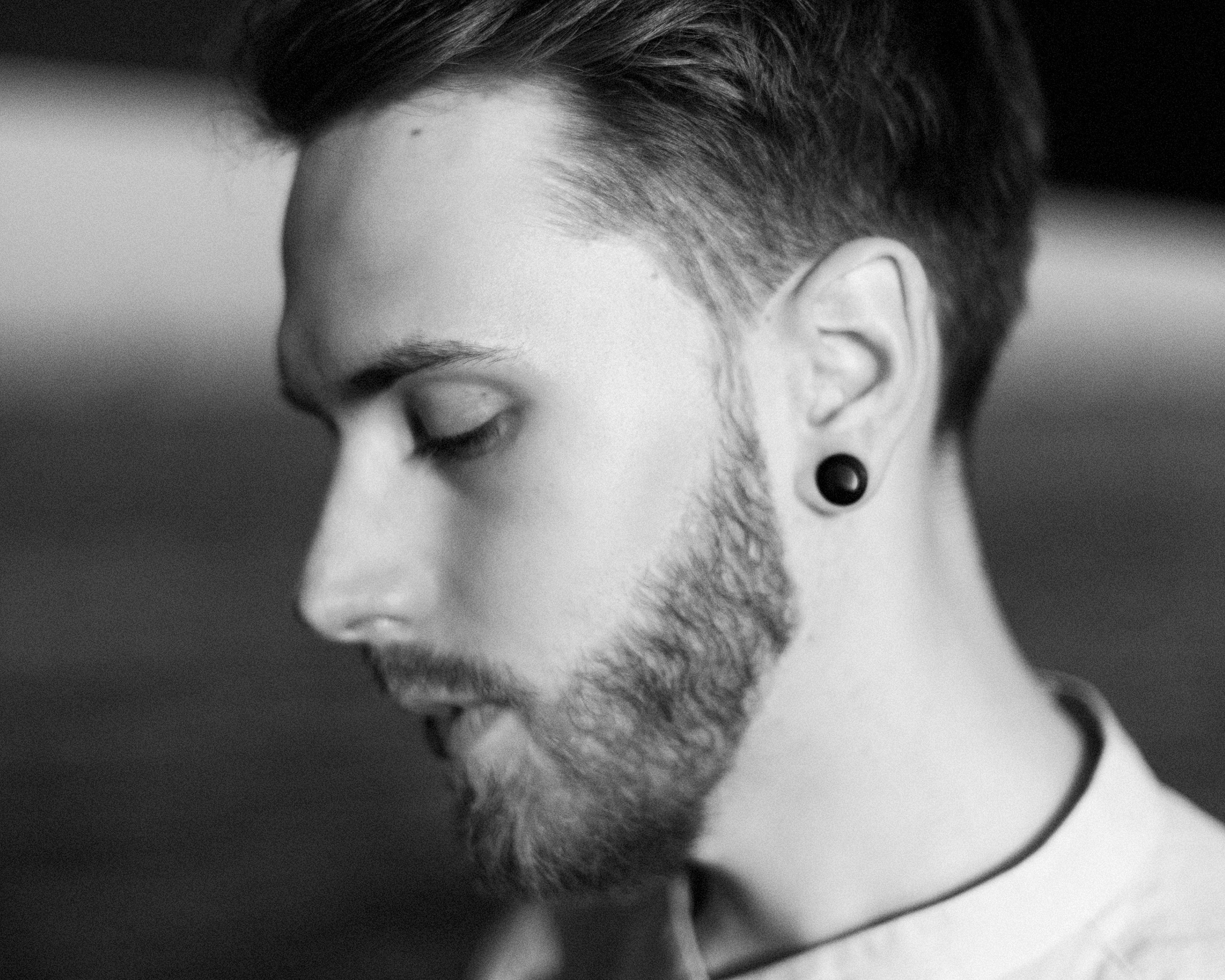 Мужской портрет на яхте. Портретный фотограф Белград Матвей Кармаков