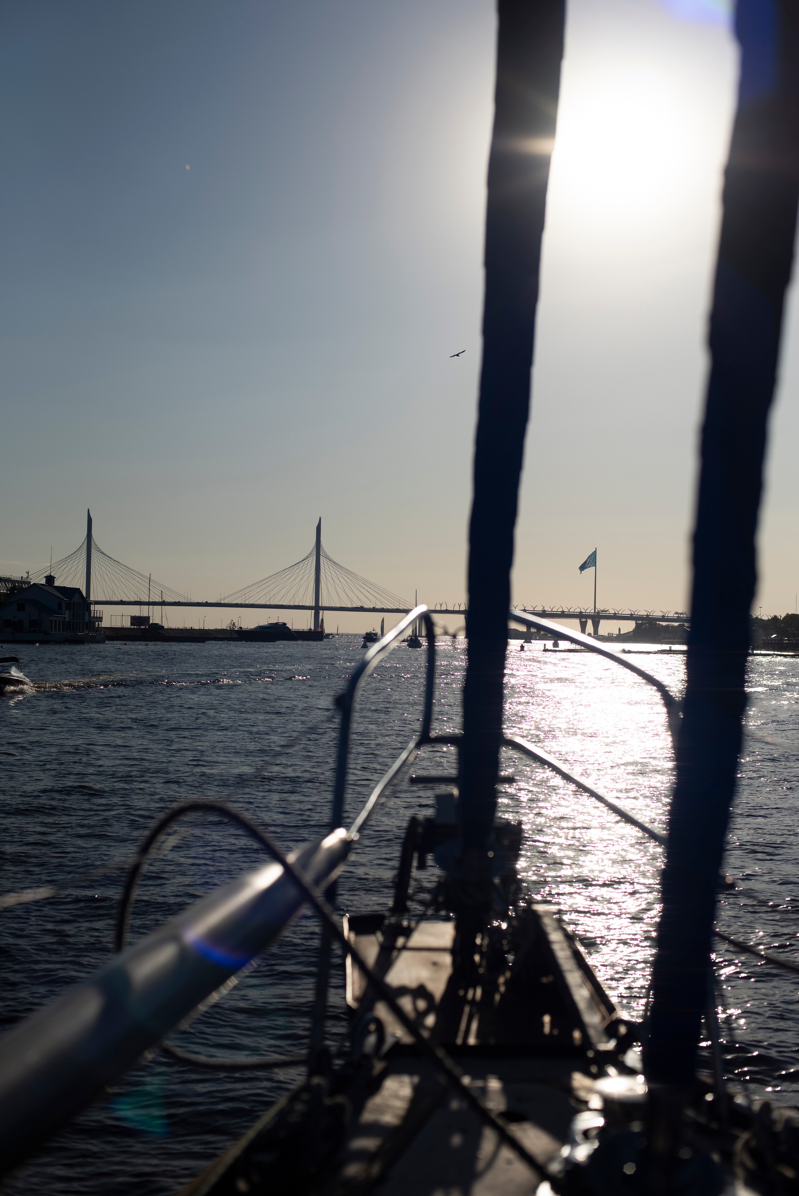 Мужской портрет на яхте. Портретный фотограф Белград Матвей Кармаков