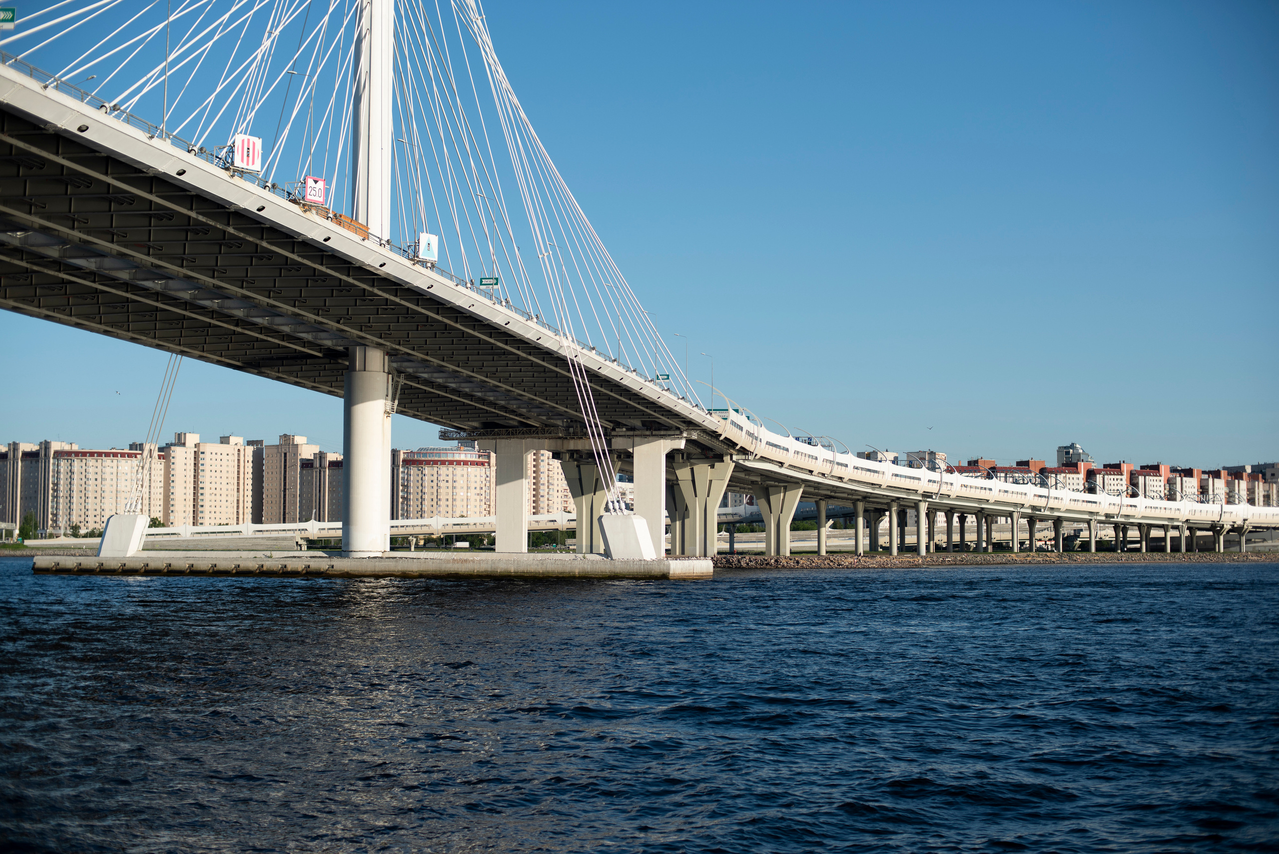 Мужской портрет на яхте. Портретный фотограф Белград Матвей Кармаков