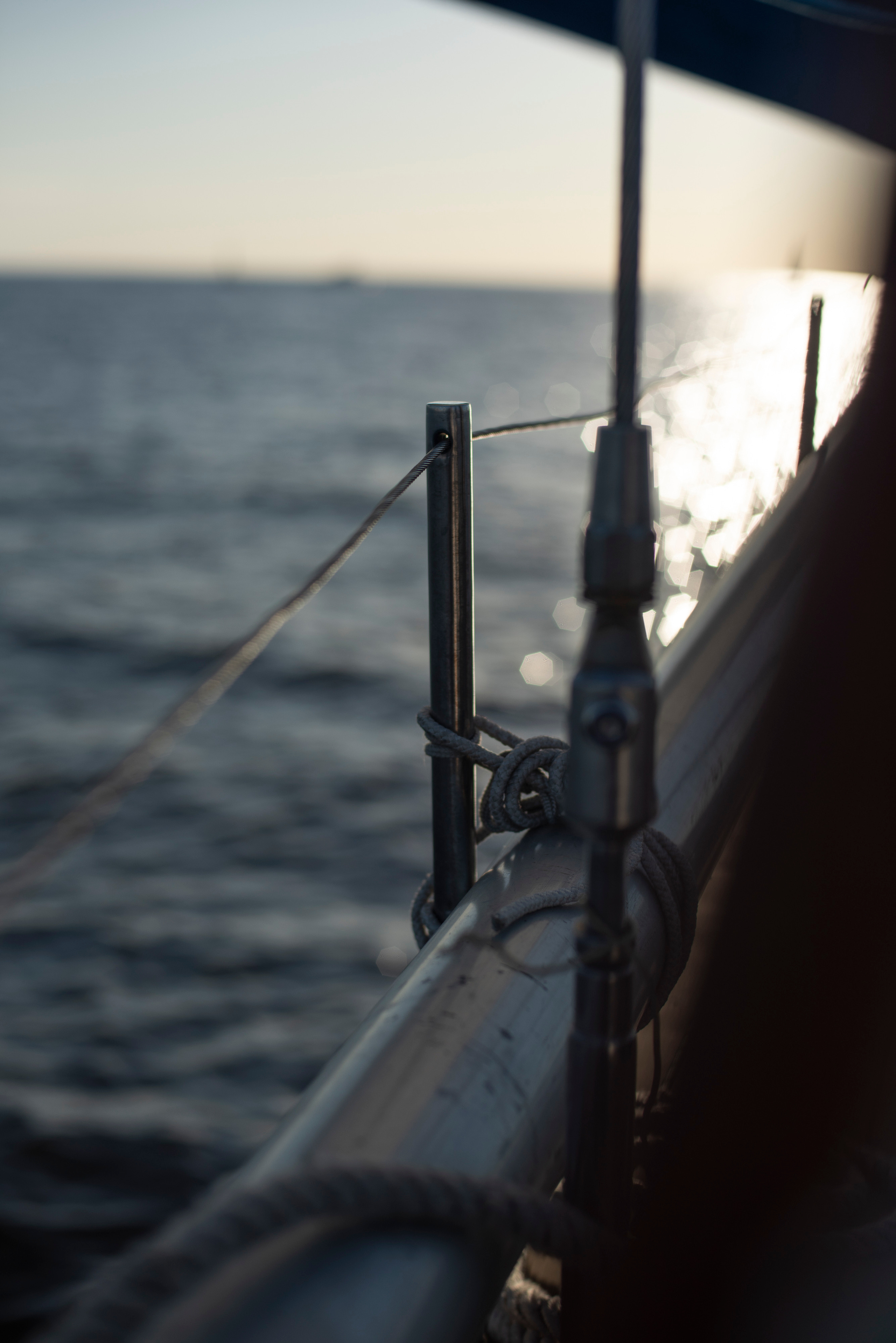 Мужской портрет на яхте. Портретный фотограф Белград Матвей Кармаков