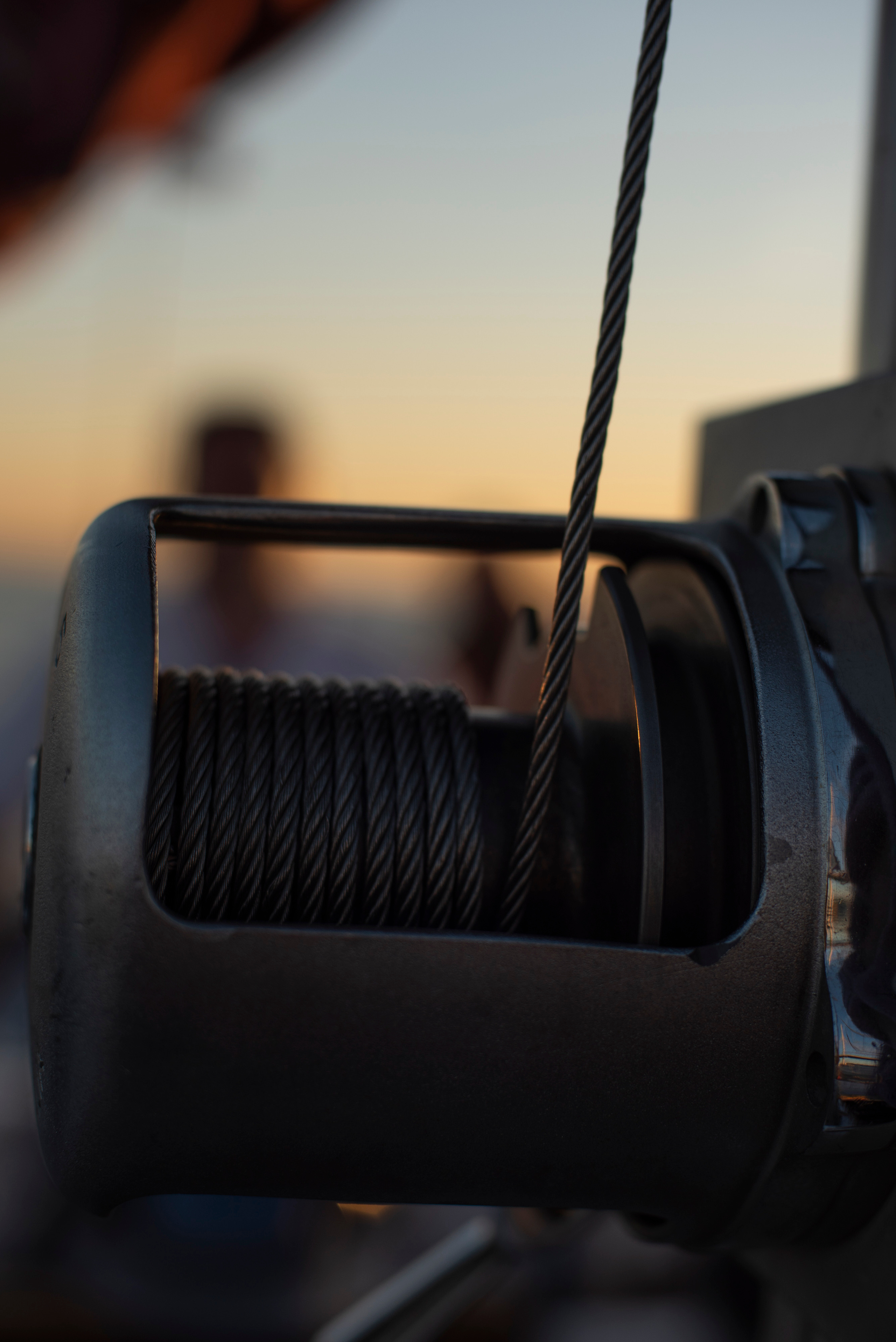 Мужской портрет на яхте. Портретный фотограф Белград Матвей Кармаков