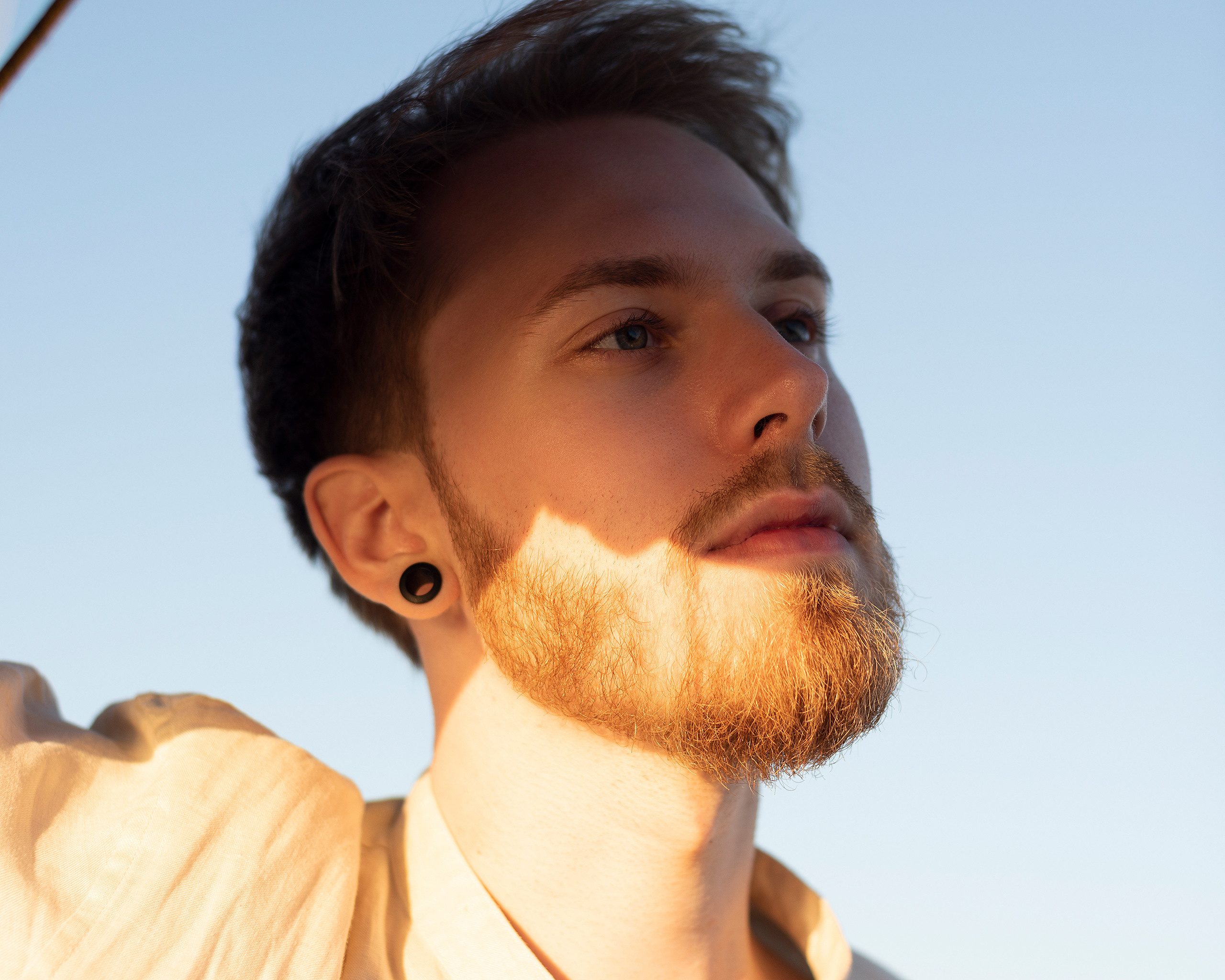 Мужской портрет на яхте. Портретный фотограф Белград Матвей Кармаков