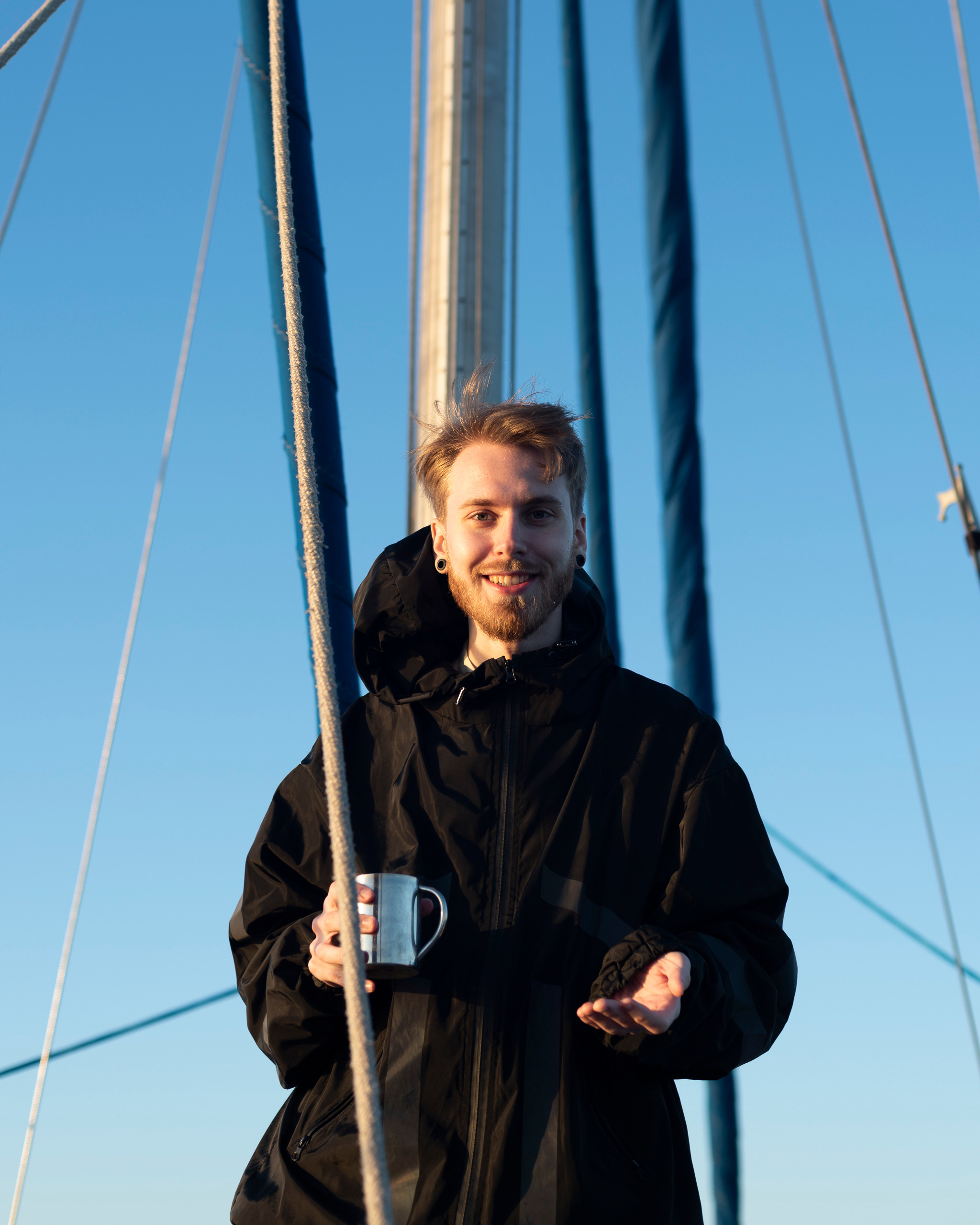 Мужской портрет на яхте. Портретный фотограф Белград Матвей Кармаков