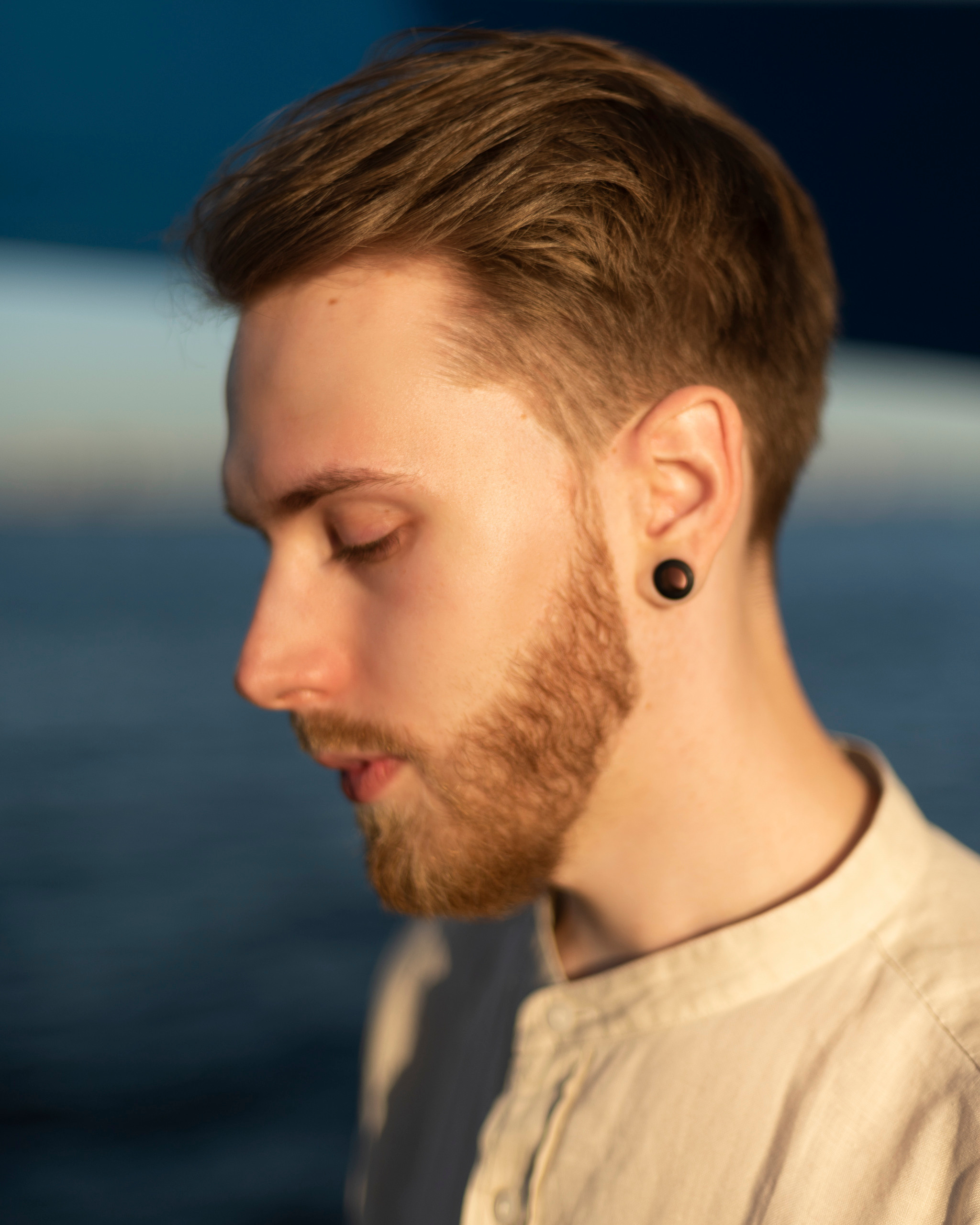 Мужской портрет на яхте. Портретный фотограф Белград Матвей Кармаков