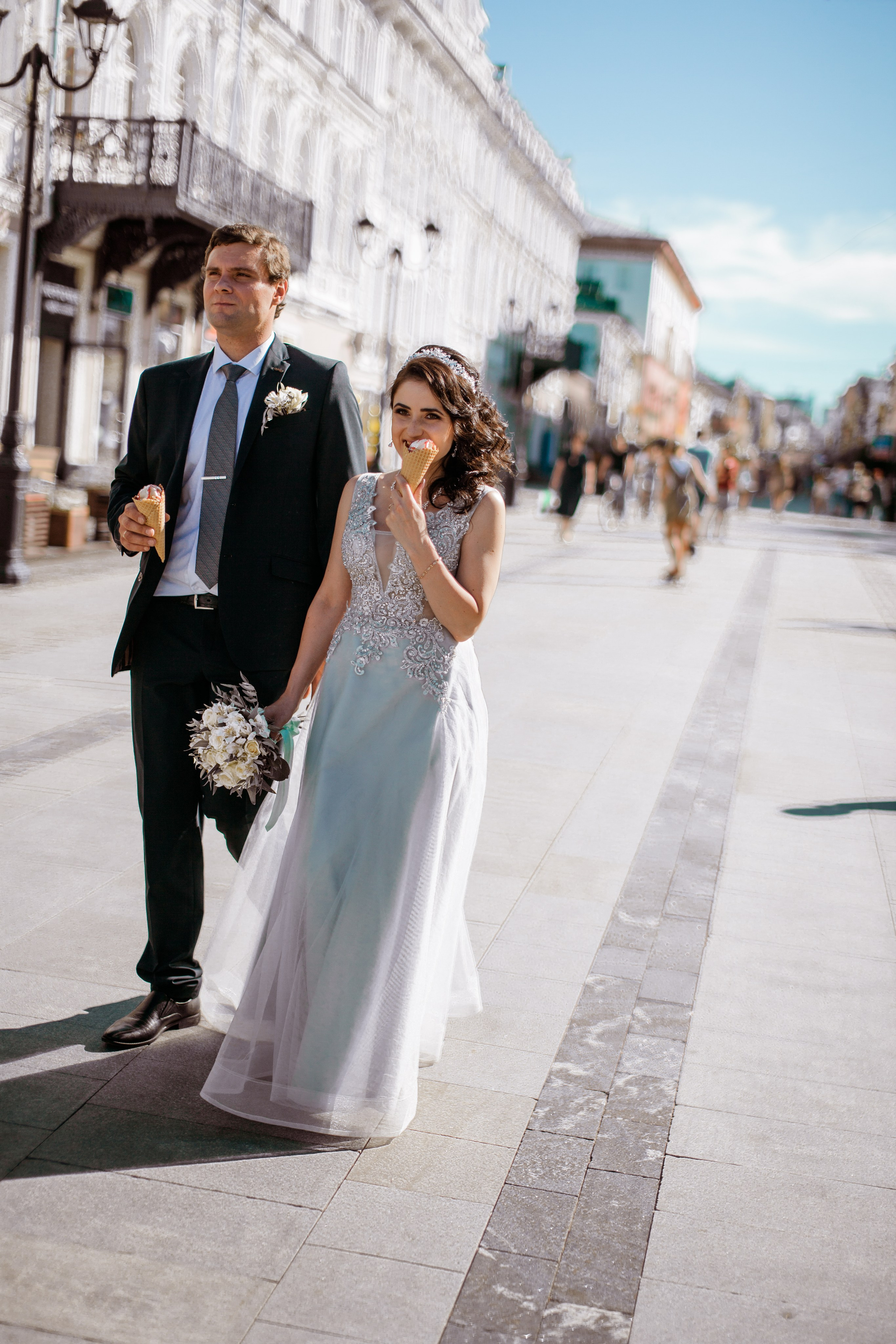 Свадебная фотосессия на улицах Нижнего Новгорода. Фотограф на крещение и венчание в Нижнем Новгороде.Свадебный Фотограф