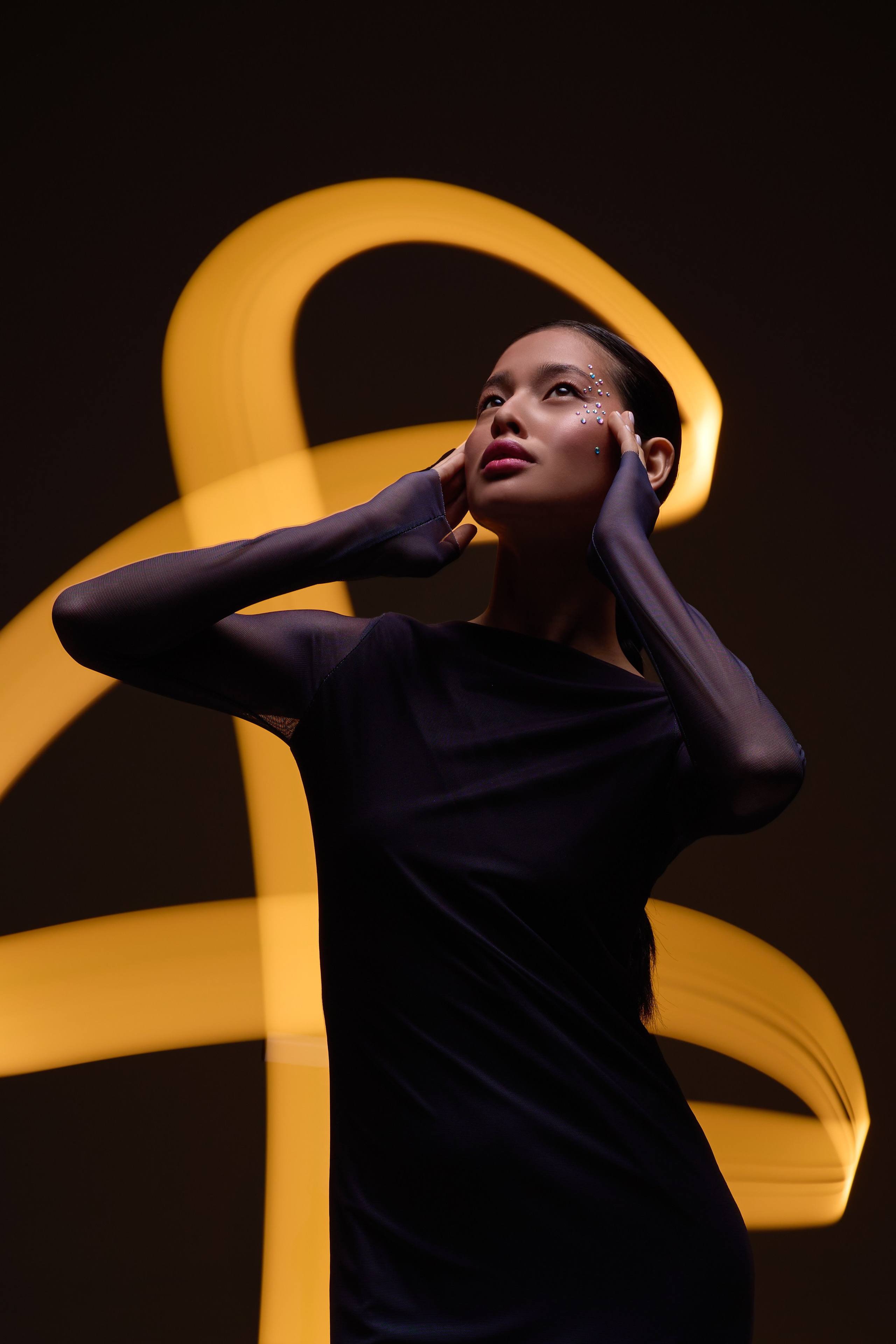 Эксперименты со светом, съемка со световым мечом и светодиодным хлыстом, Снимали в studio PROSTORE prostore.studio model Aleksandra visagiste Ольга Митяева assistant главный дирижер по свету Александр Александр Чуканов teacher Юлия Фролова July Frolova Выдержка 4 секунды, Диафрагма 6-8, Исо 200