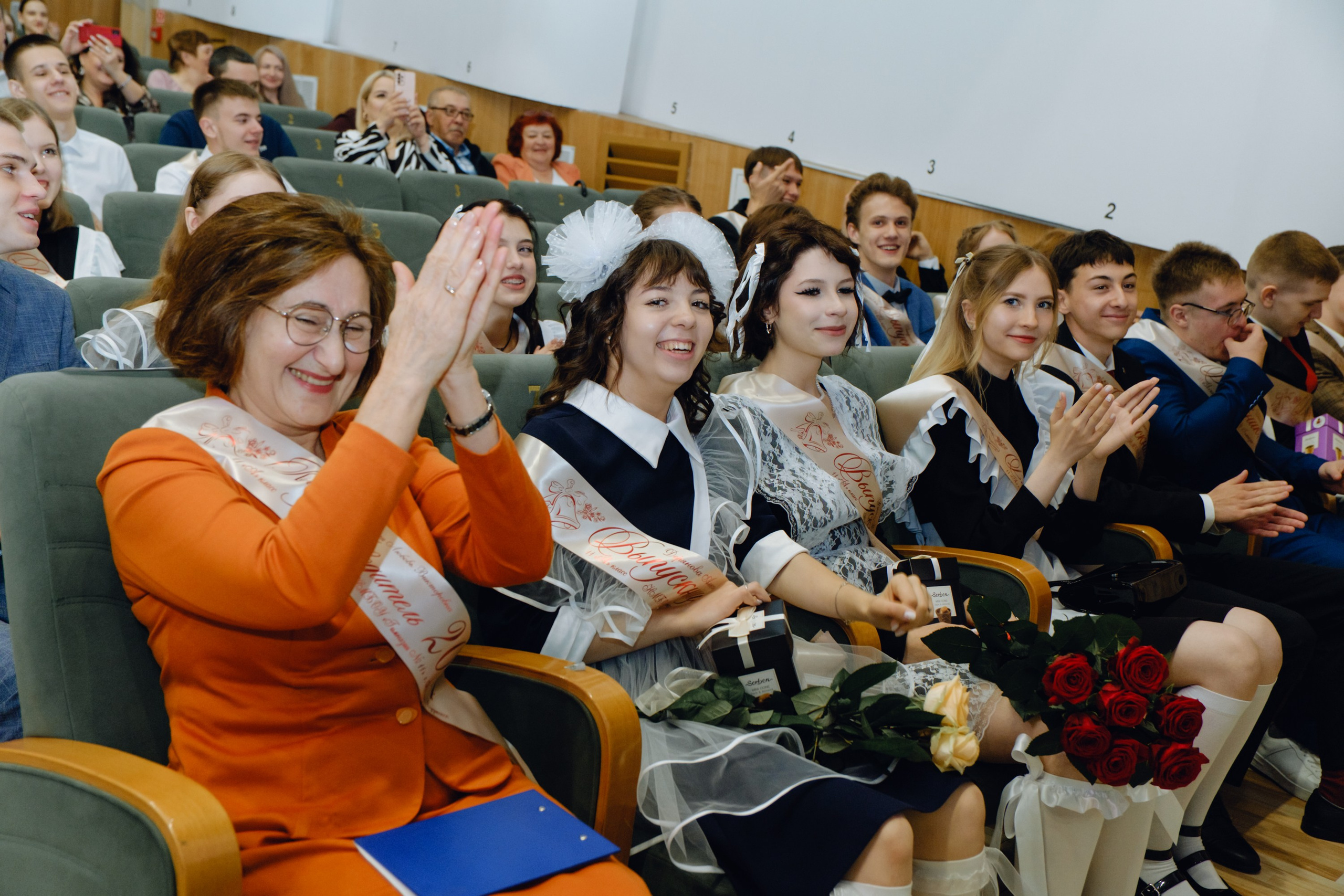 Последний звонок 11 класс. Фотограф Софья Володкина