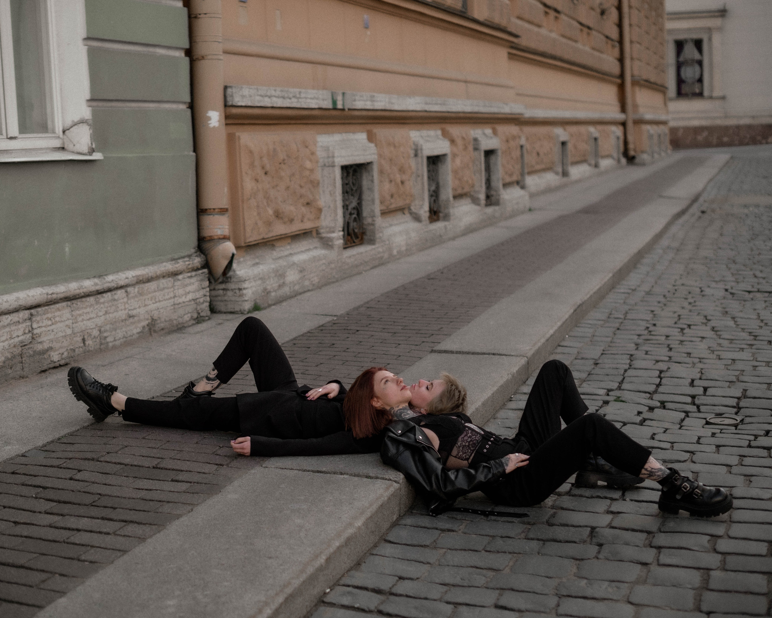 Настя и крис. Женский фотограф. Создатель украшений ручной работы. Модель
